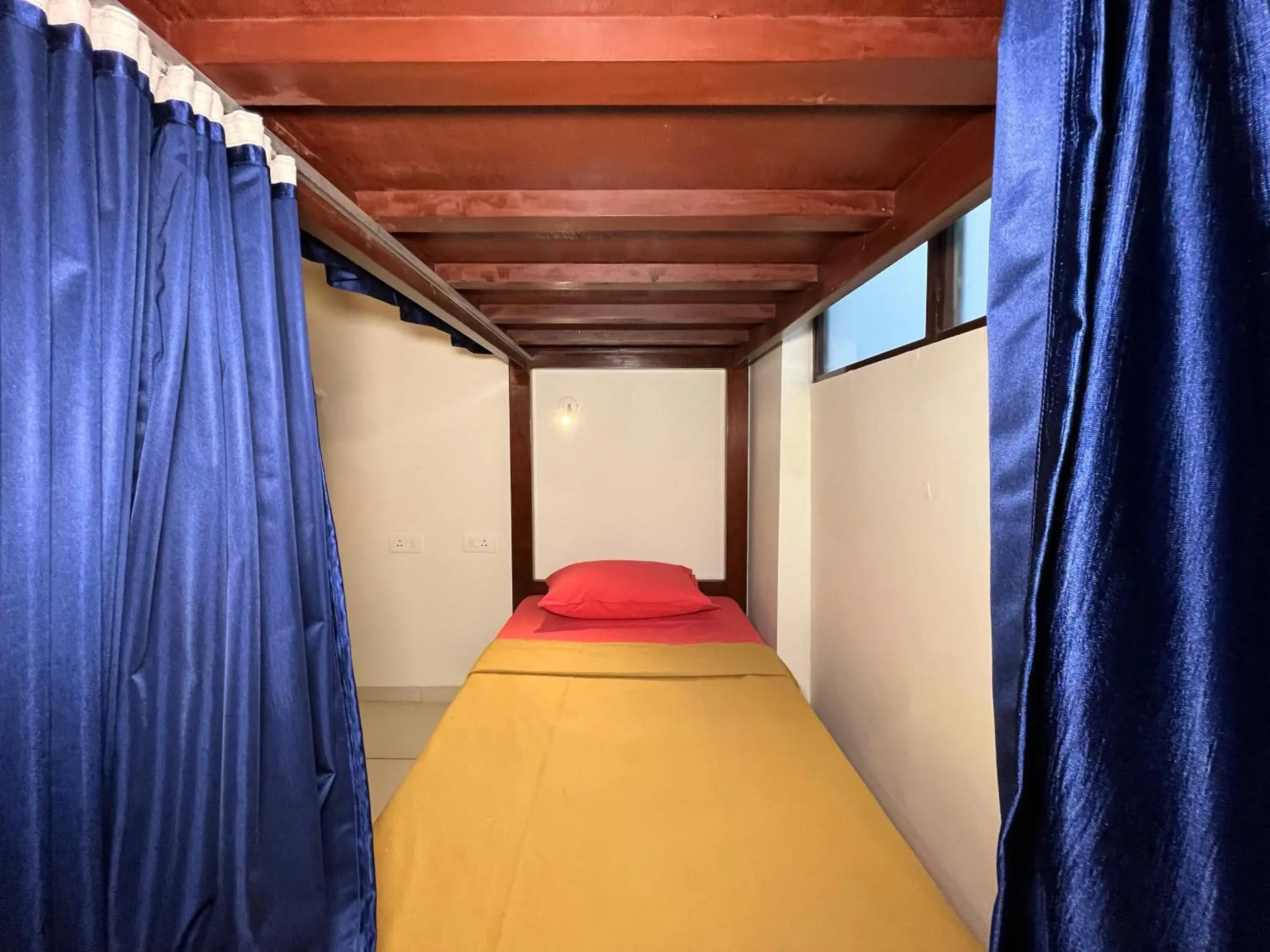 Bed in Bay Stays near white town Bed in Bay Stays near white town