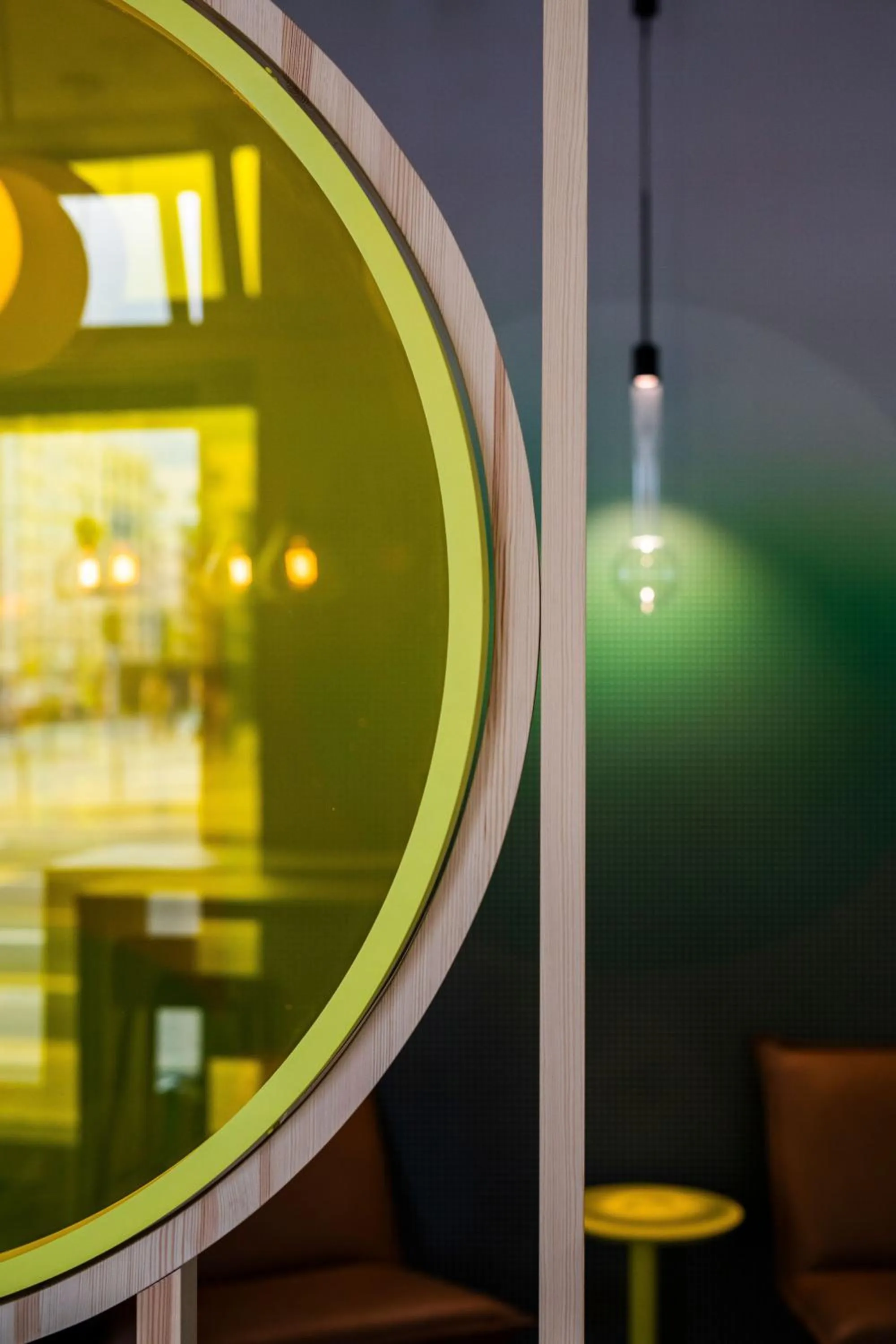 Communal lounge/ TV room in LyvInn Hotel Frankfurt