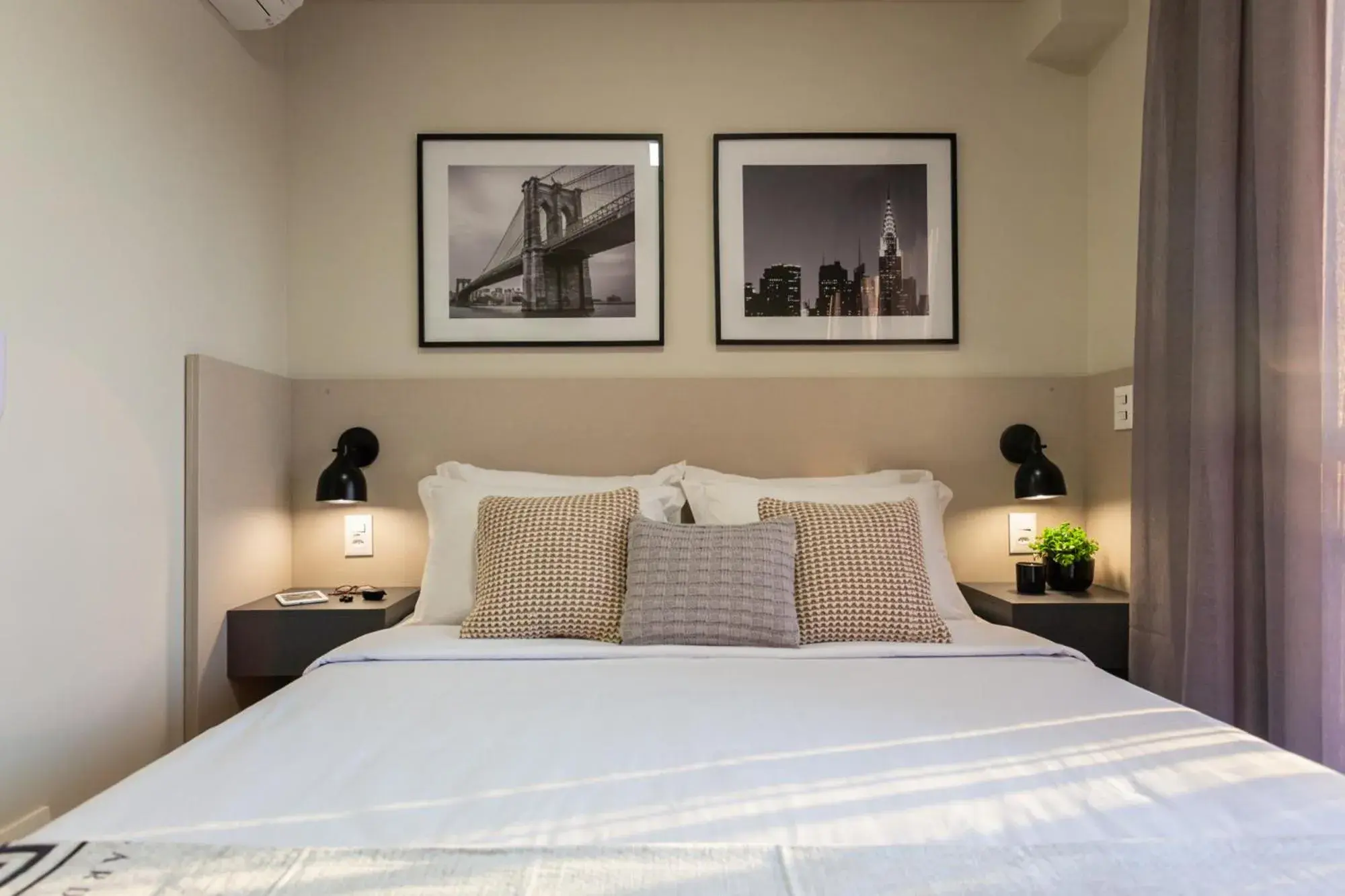 Bed in Charlie Brooklyn Studios Bed in Charlie Brooklyn Studios