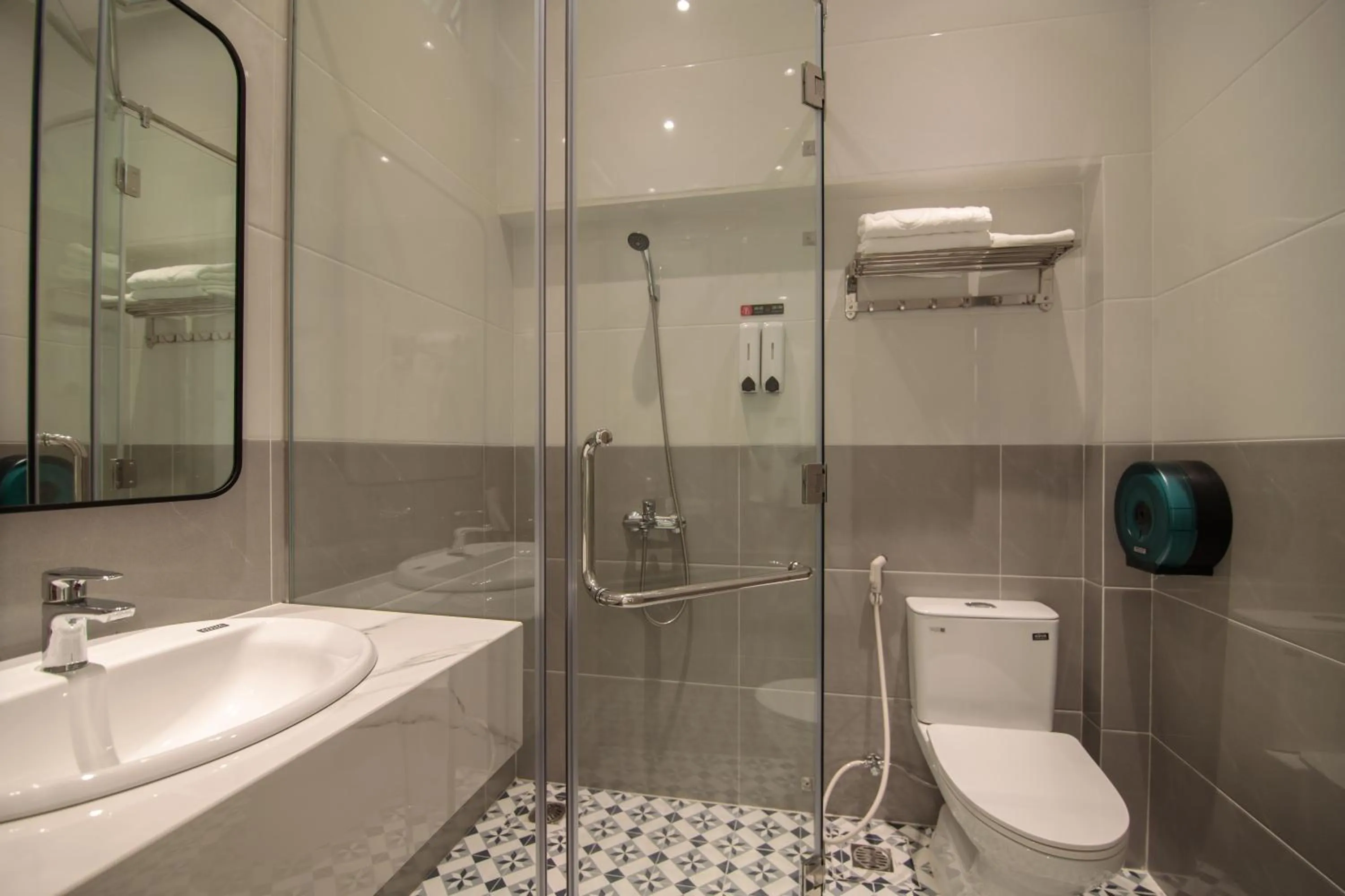 Property building in Bin Bin Hotel 8 - Near Sunrise City