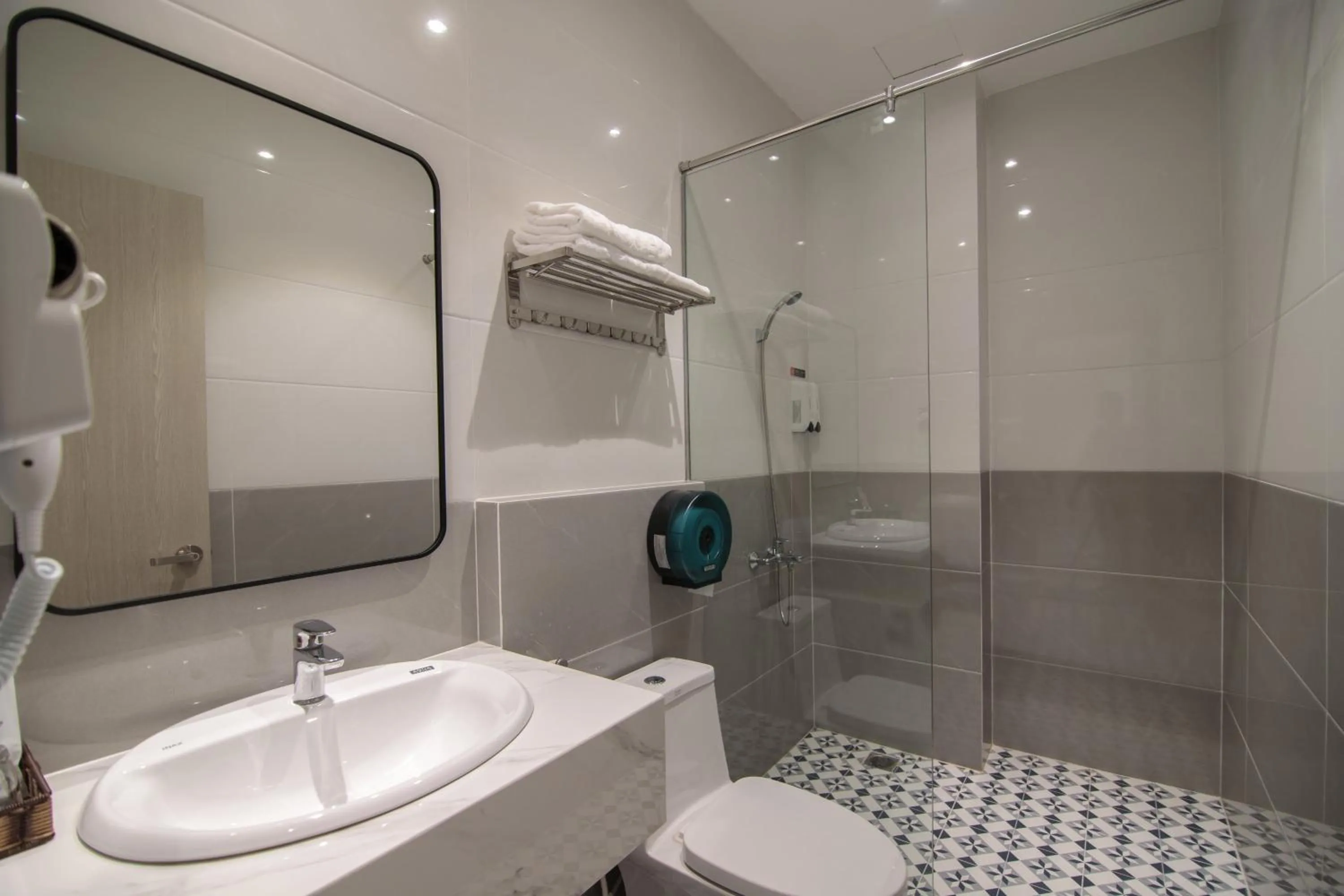 Bathroom in Bin Bin Hotel 8 - Near Sunrise City