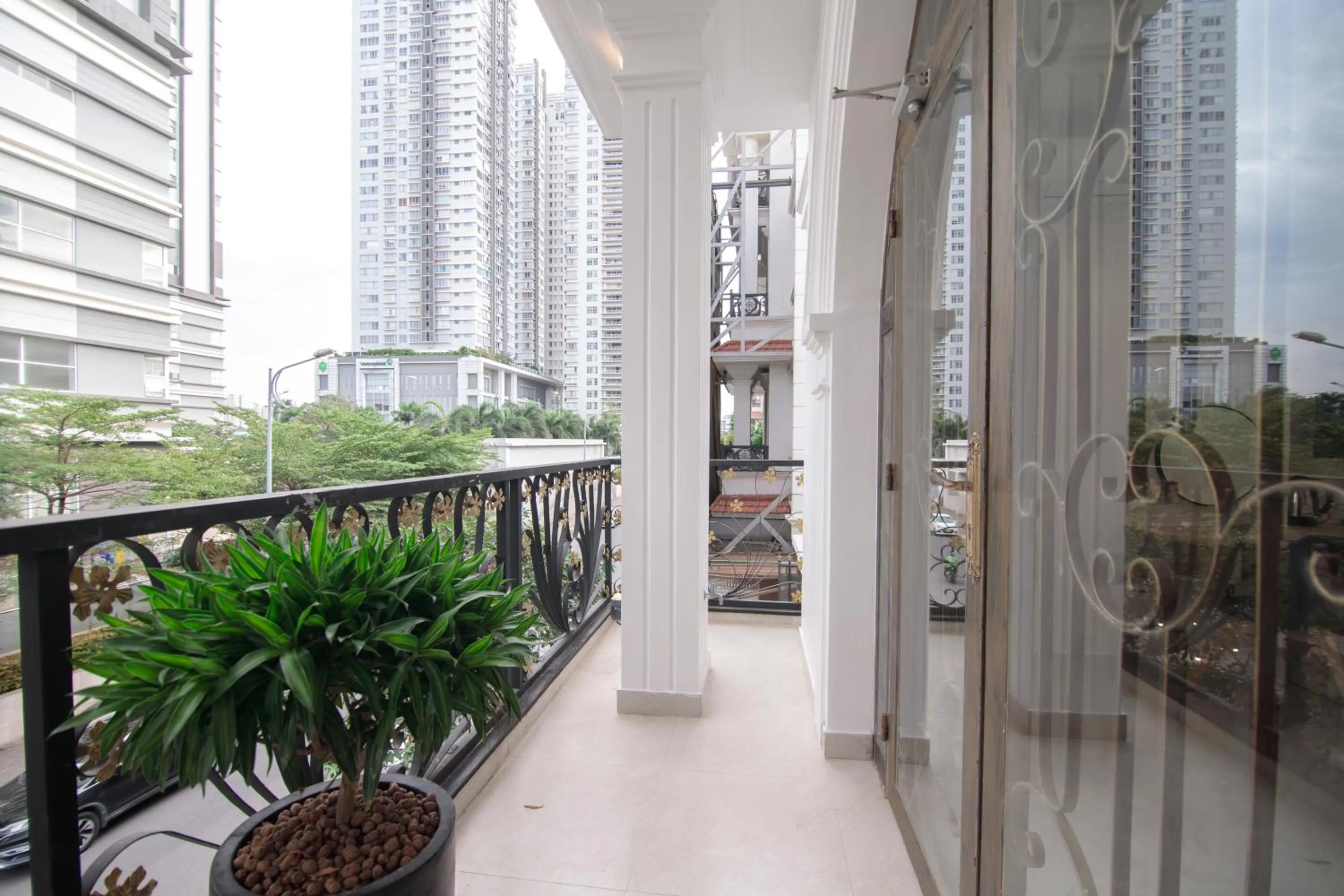 Balcony/Terrace in Bin Bin Hotel 8 - Near Sunrise City