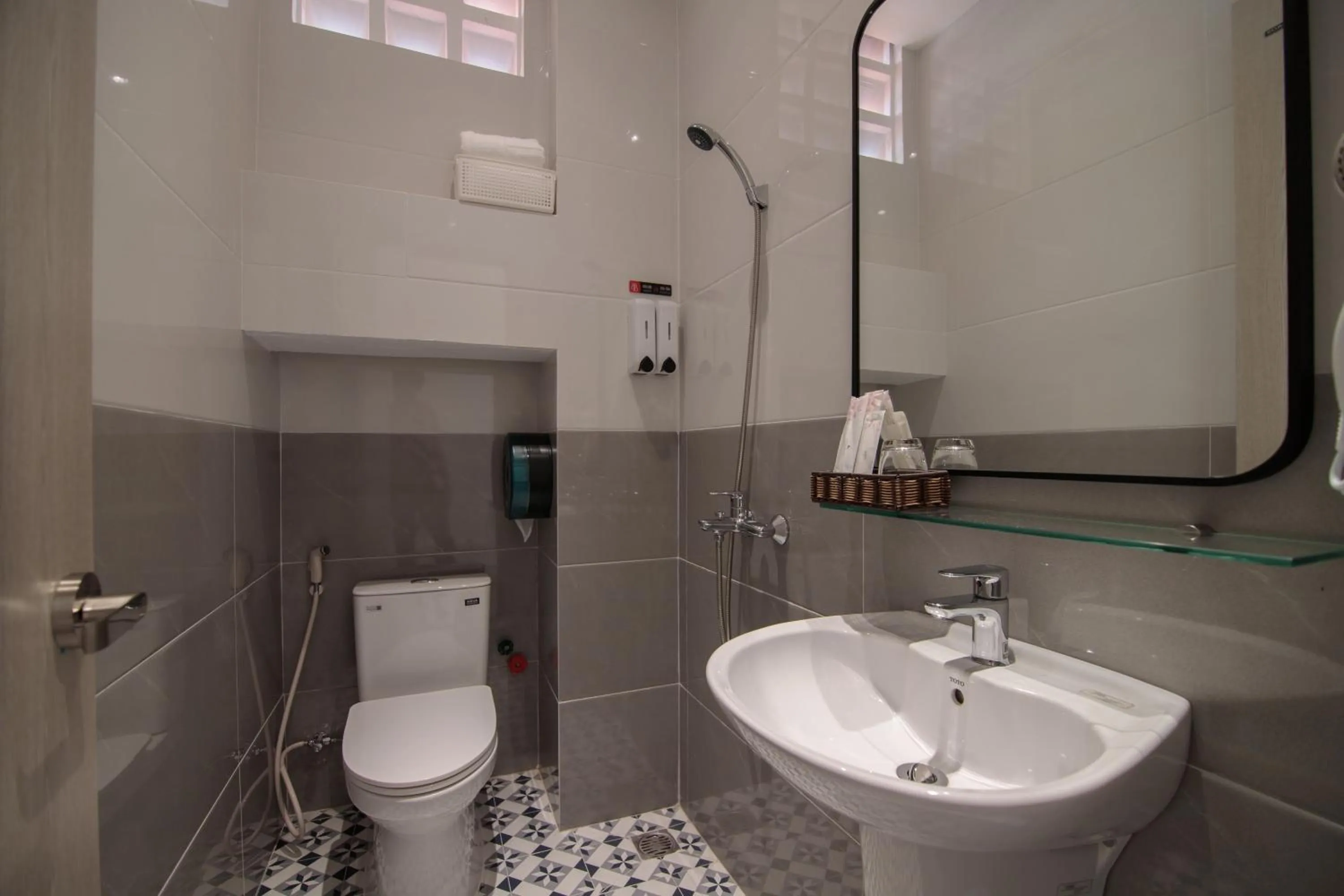 Property building in Bin Bin Hotel 8 - Near Sunrise City