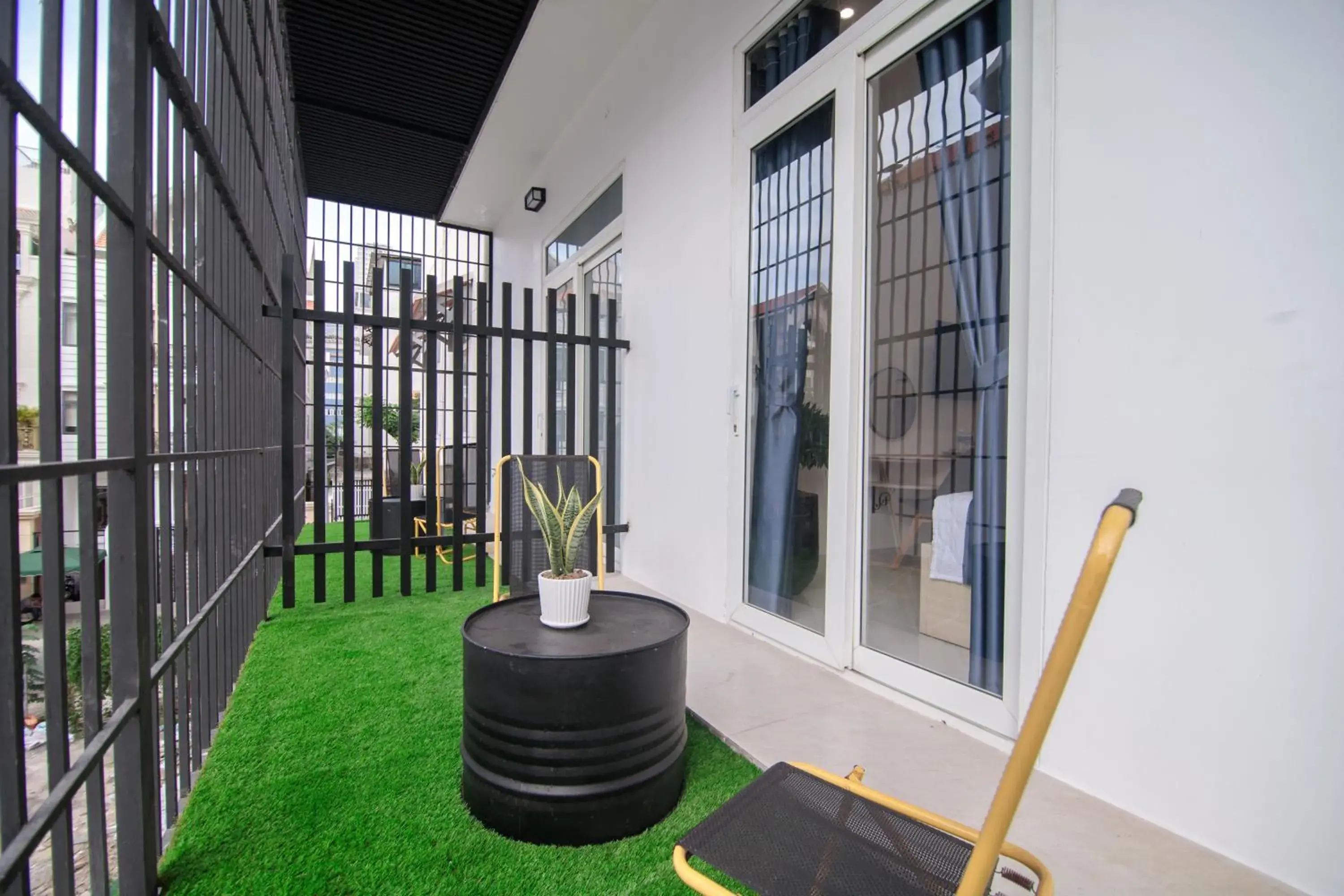 Property building in Bin Bin Hotel 8 - Near Sunrise City Property building in Bin Bin Hotel 8 - Near Sunrise City