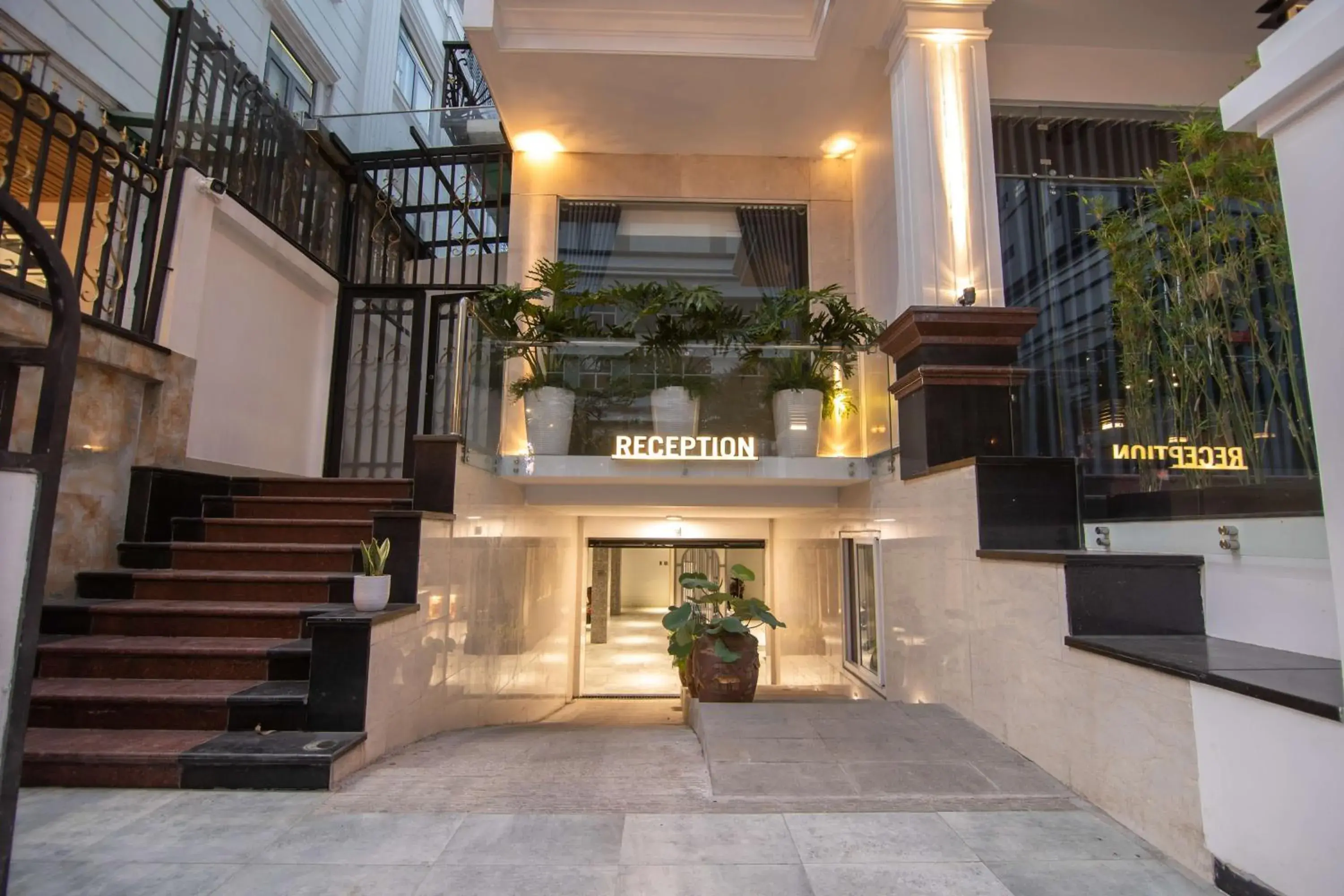 Property building in Bin Bin Hotel 8 - Near Sunrise City Property building in Bin Bin Hotel 8 - Near Sunrise City