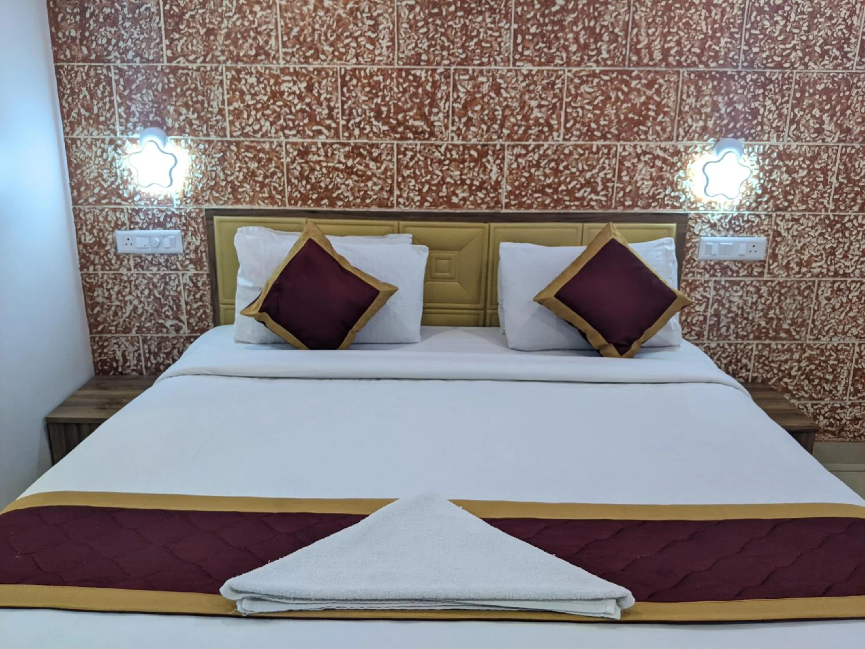 Bed in Hotel Feathers