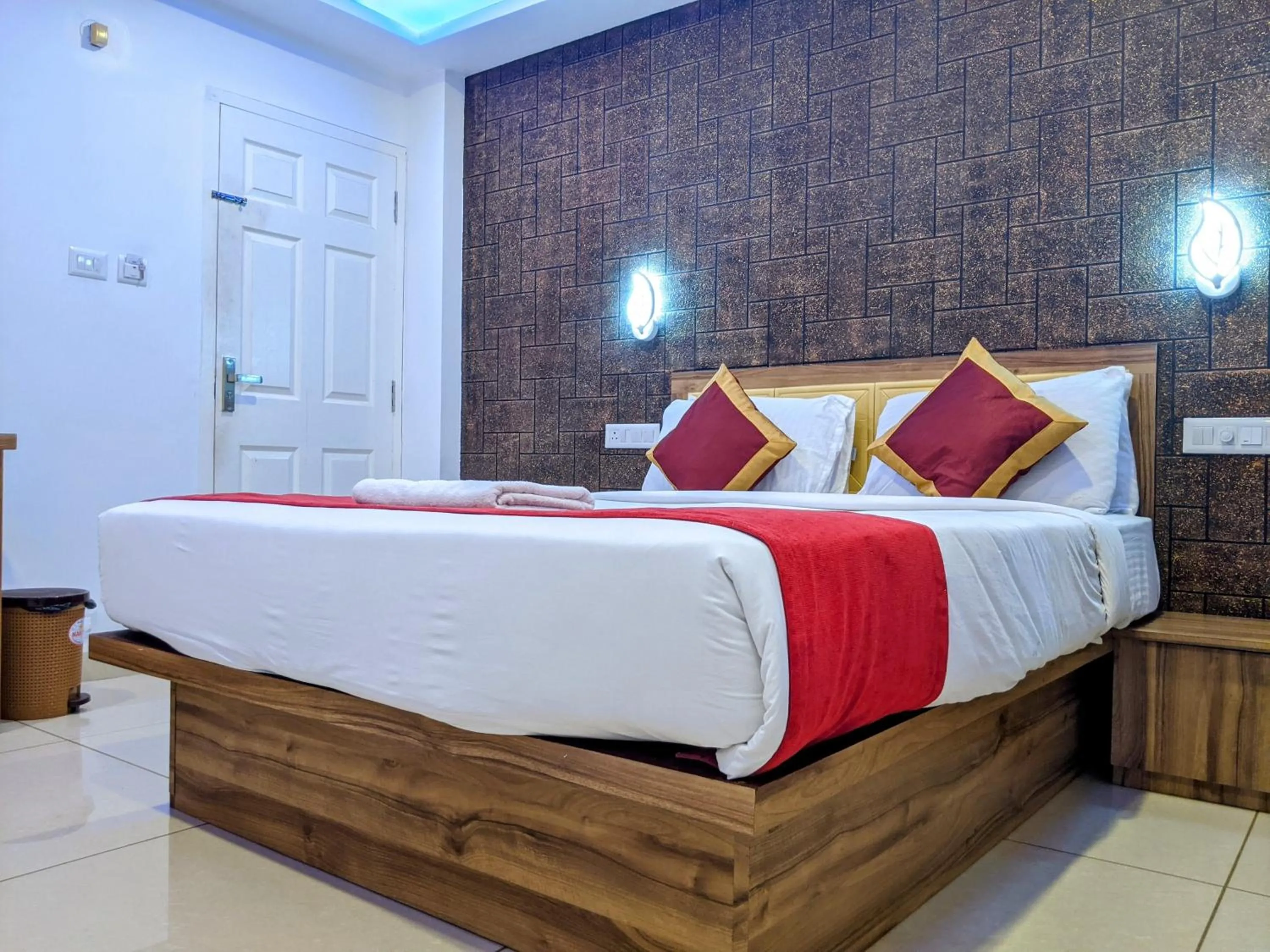 Bed in Hotel Feathers