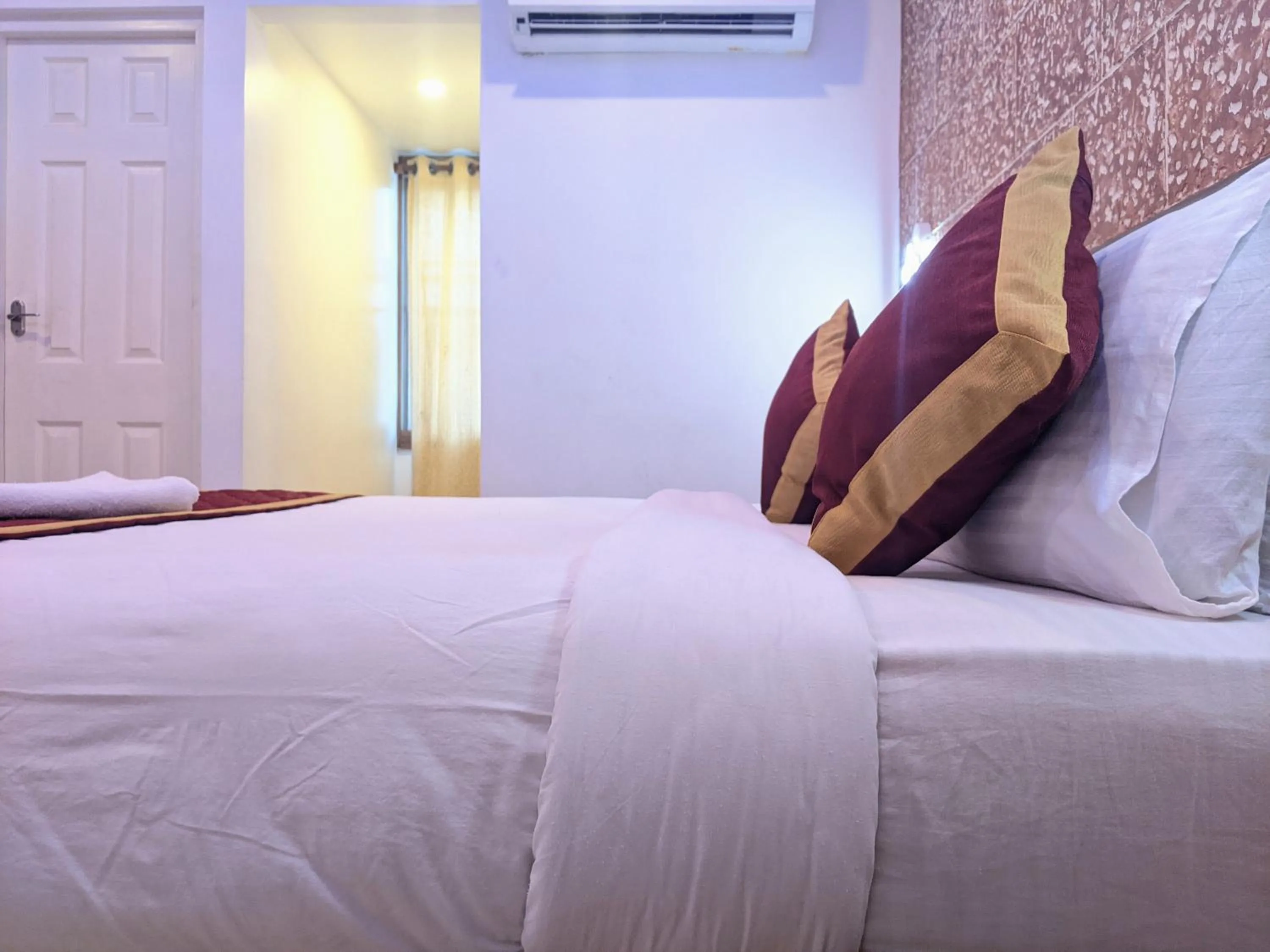 Bed in Hotel Feathers