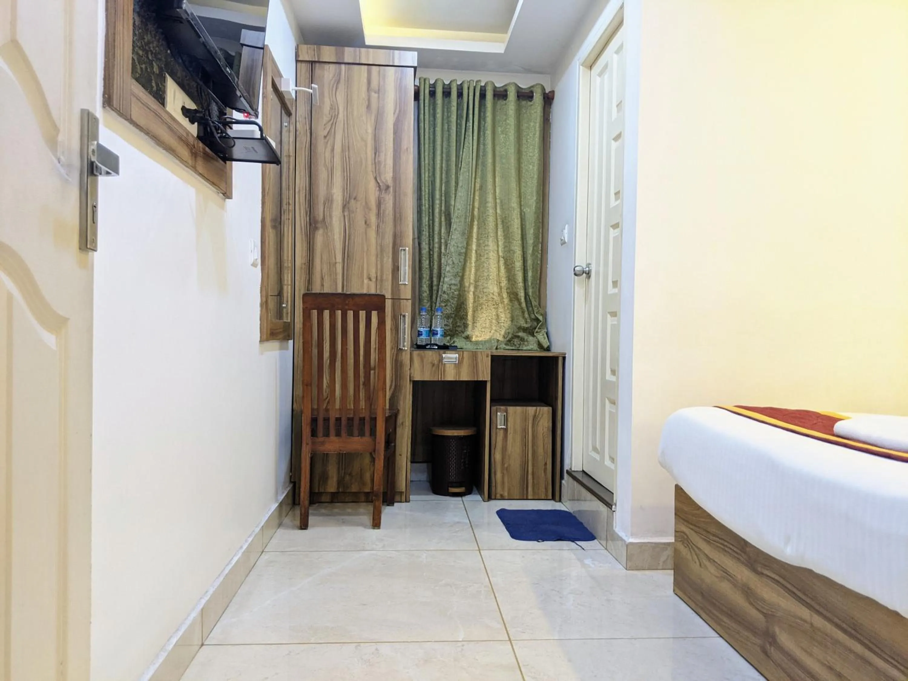 Bed in Hotel Feathers