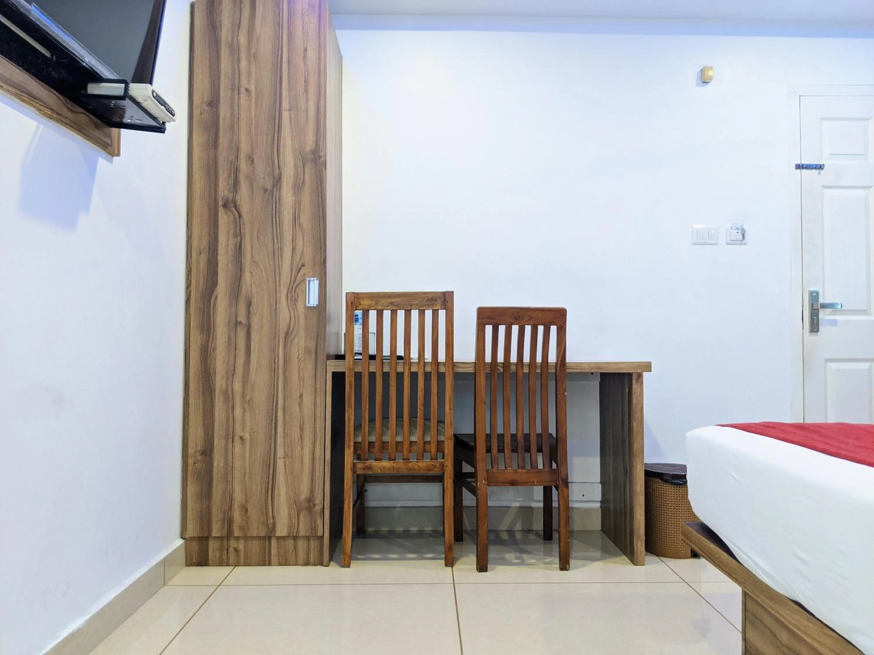 Seating area, Bed in Hotel Feathers