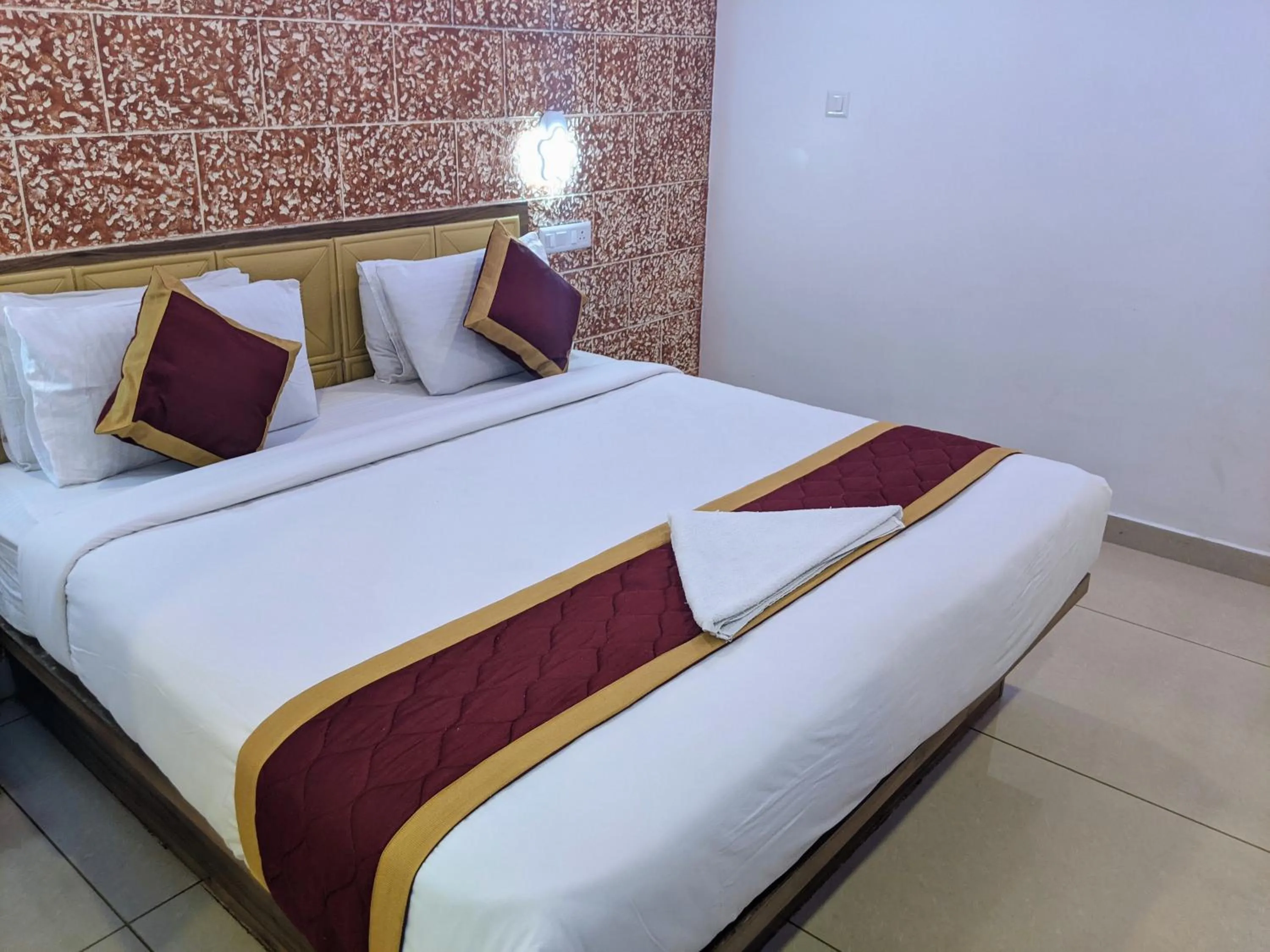 Bed in Hotel Feathers