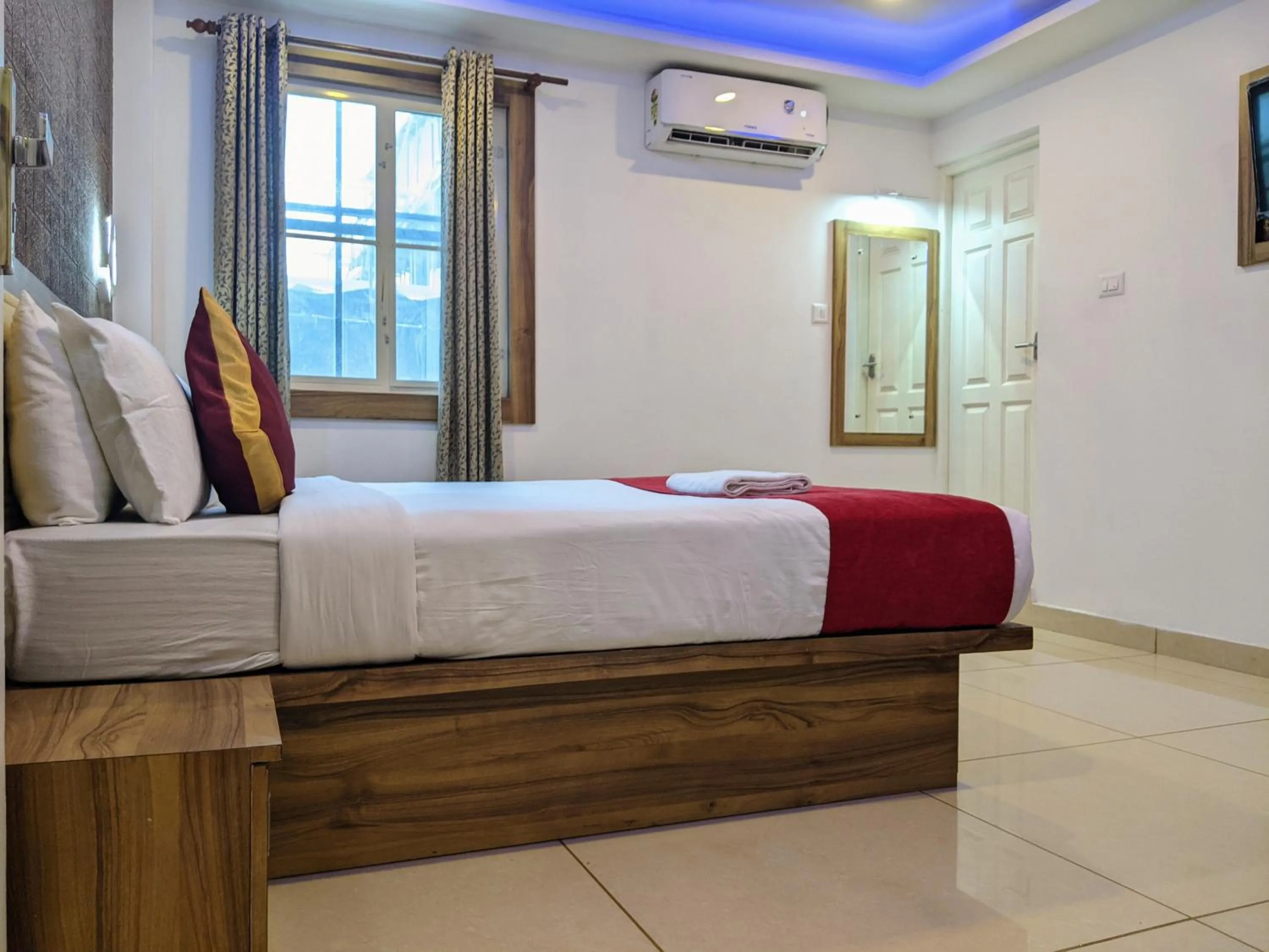 Bed in Hotel Feathers