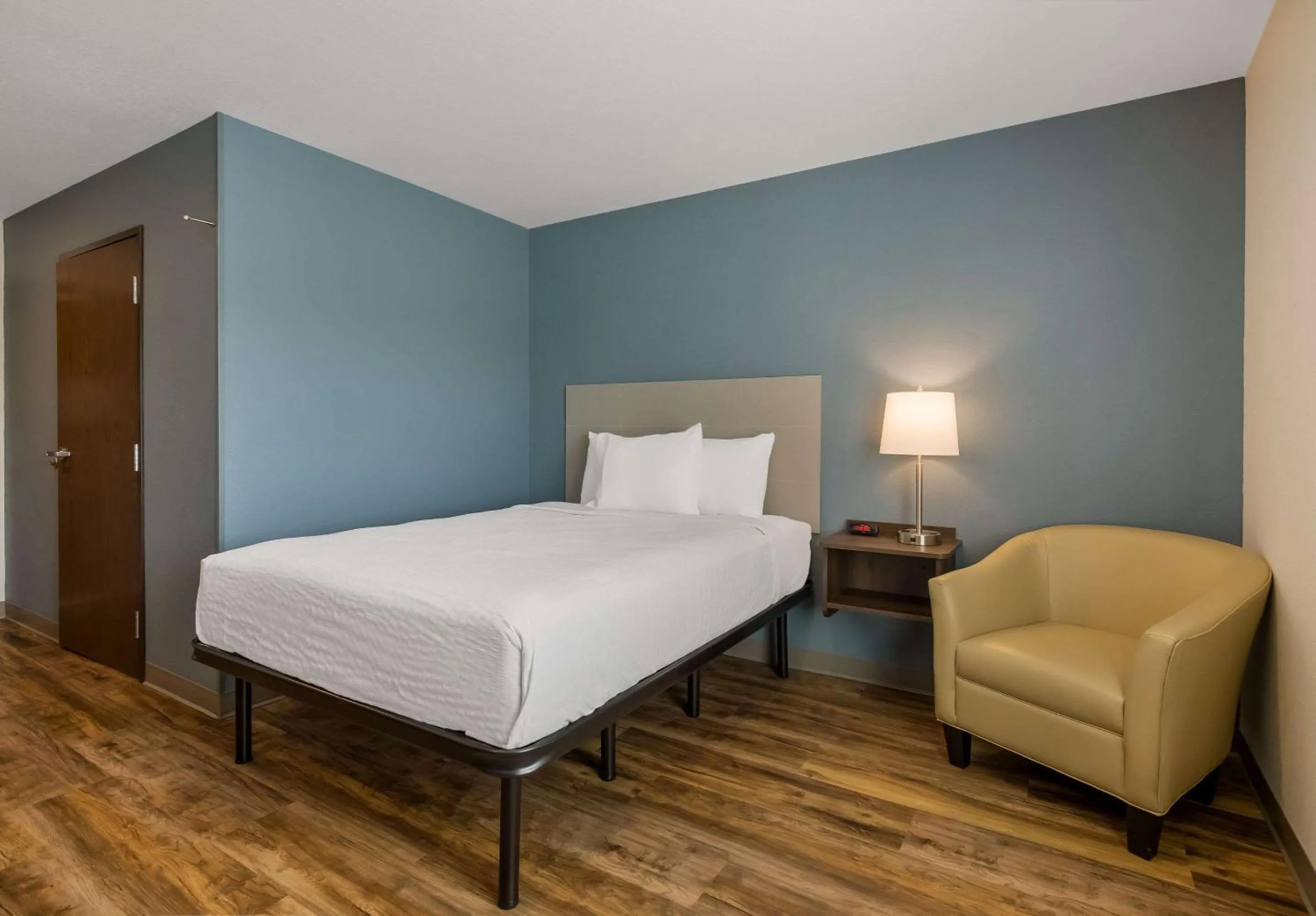 Bedroom, Bed in WoodSpring Suites Roanoke