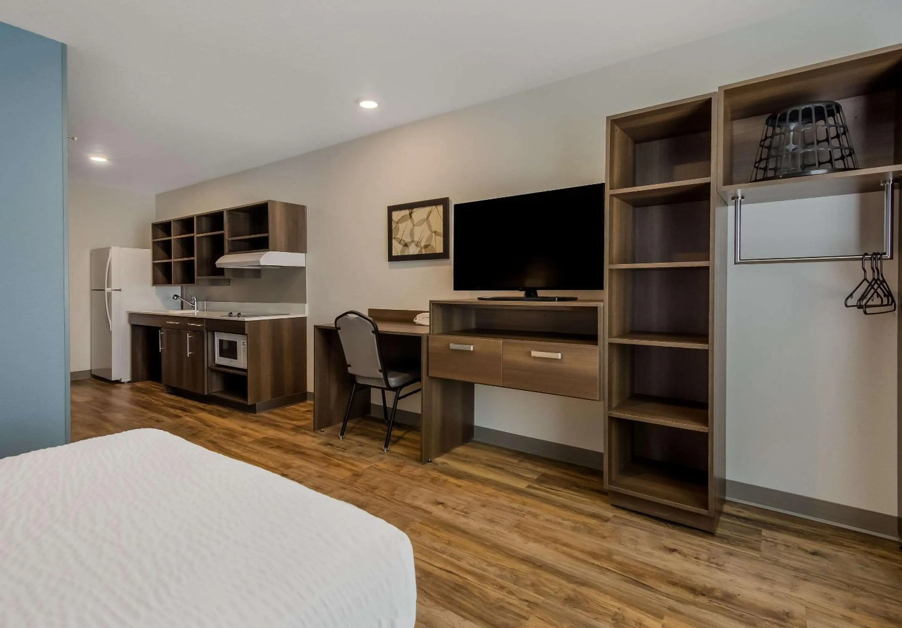 Bedroom, Bed in WoodSpring Suites Roanoke