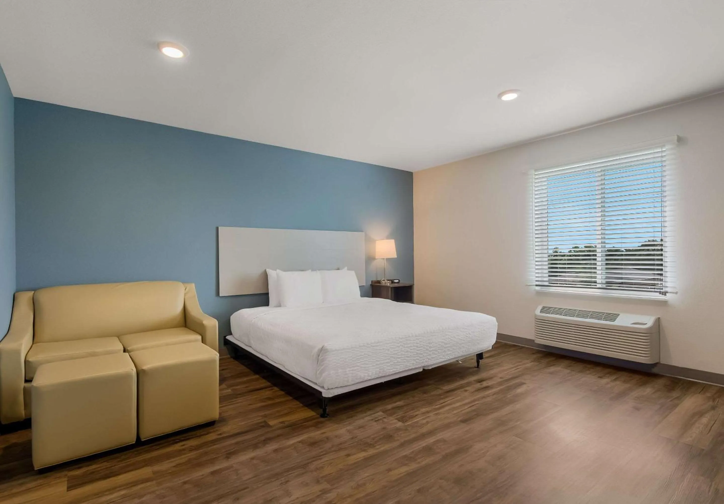 Bedroom, Bed in WoodSpring Suites Roanoke