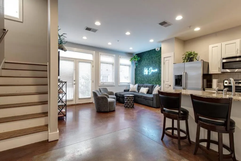 Living room in The Celebrity - Free Parking, Central, Vanderbilt