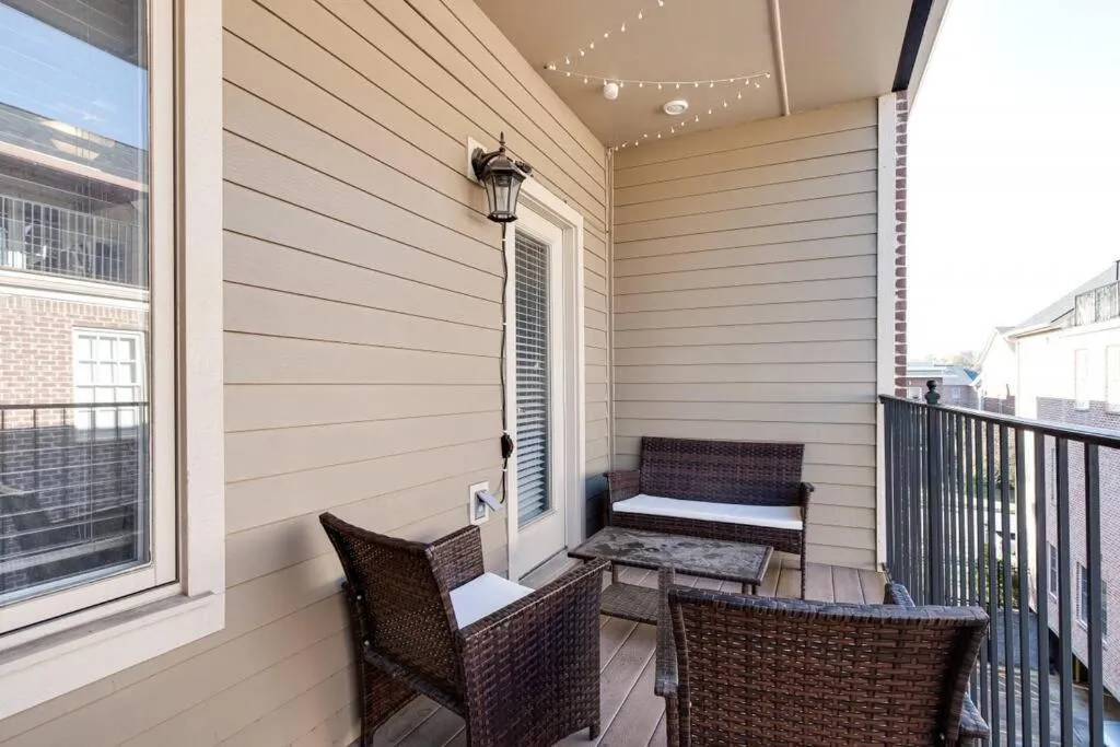 Balcony/Terrace in The Celebrity - Free Parking, Central, Vanderbilt