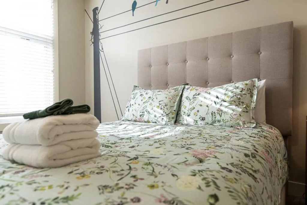 Bed in The Celebrity - Free Parking, Central, Vanderbilt