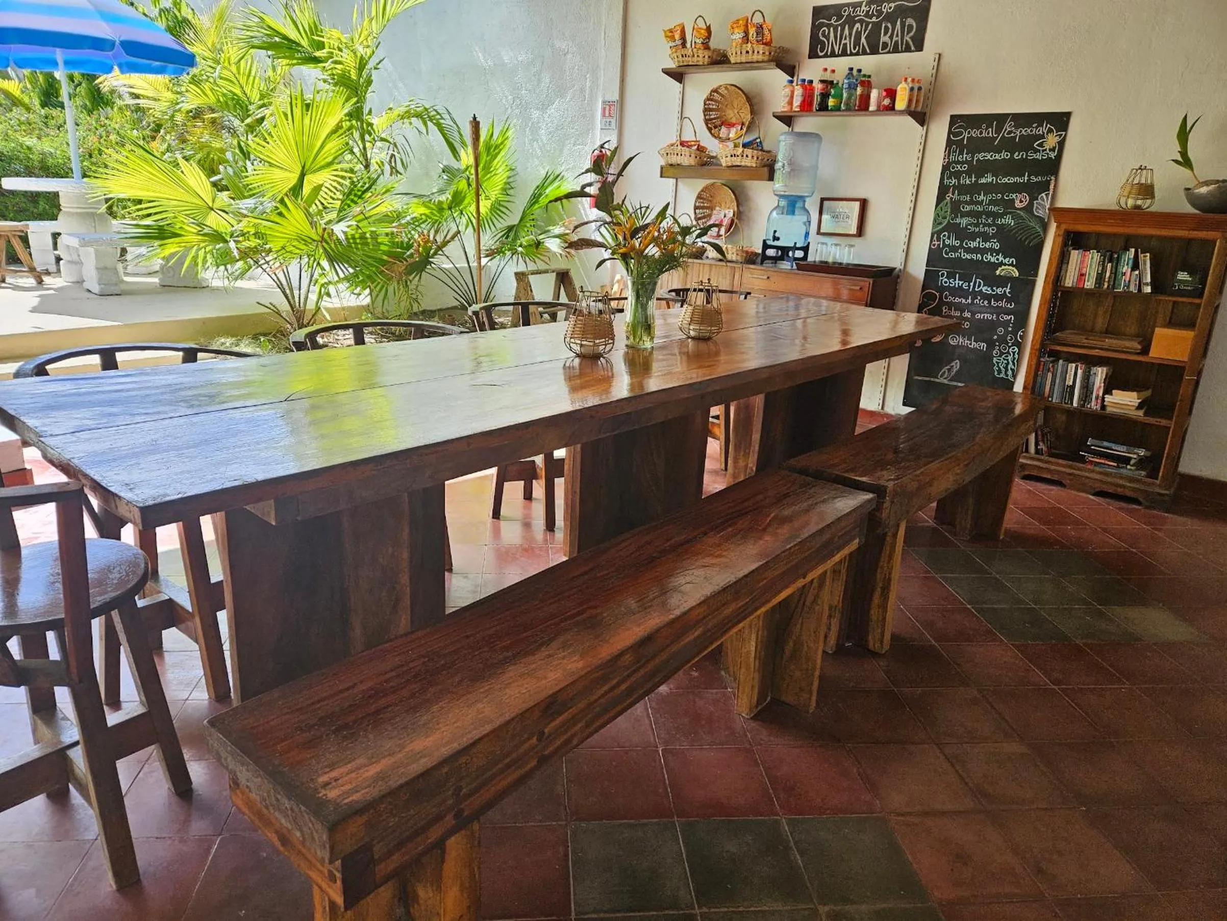 Restaurant/places to eat in Hotel Tranquilo