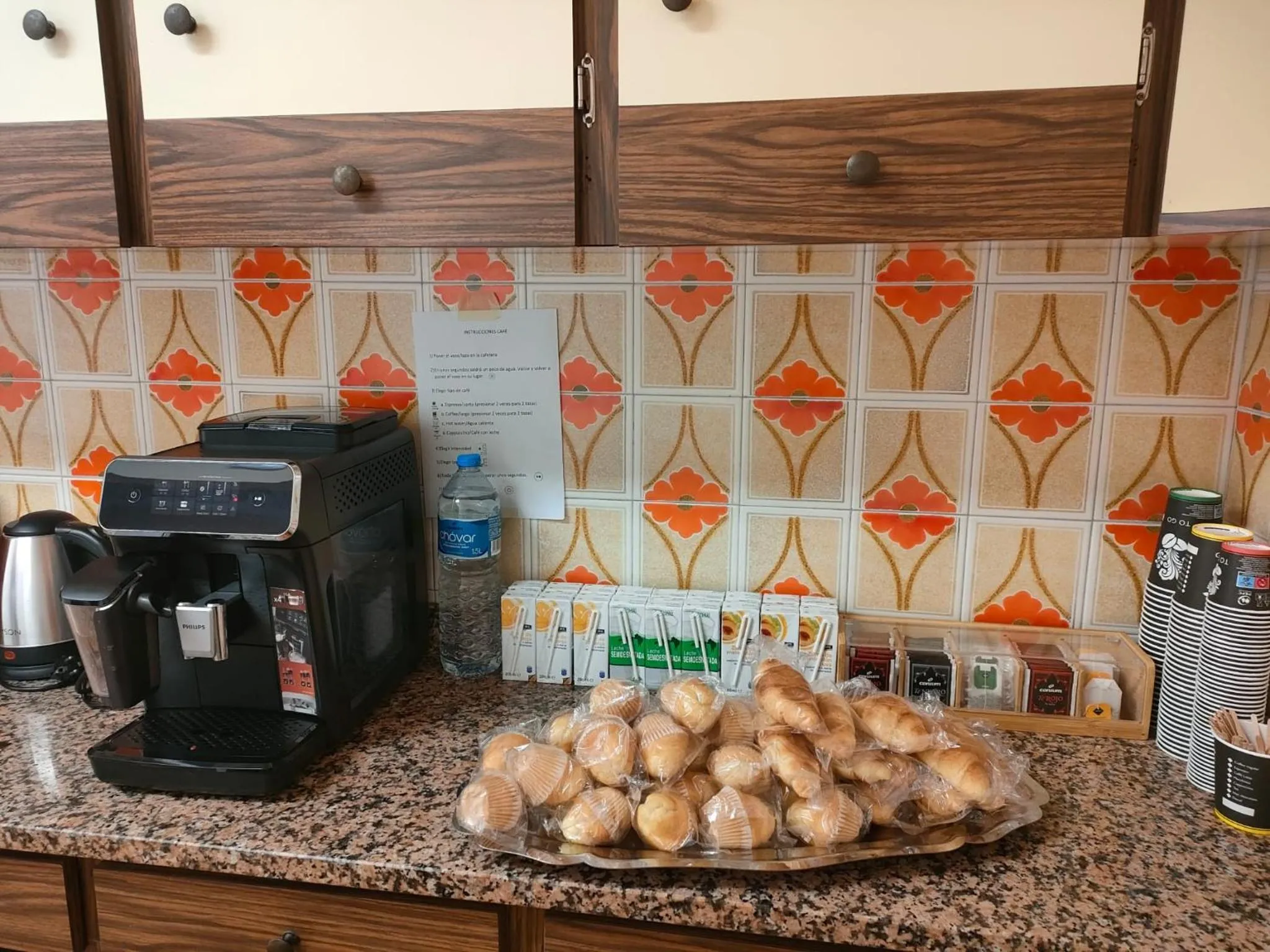 Breakfast in Pensión Benavente AP-7 3min coche Playa 5 min Self check-in 24h