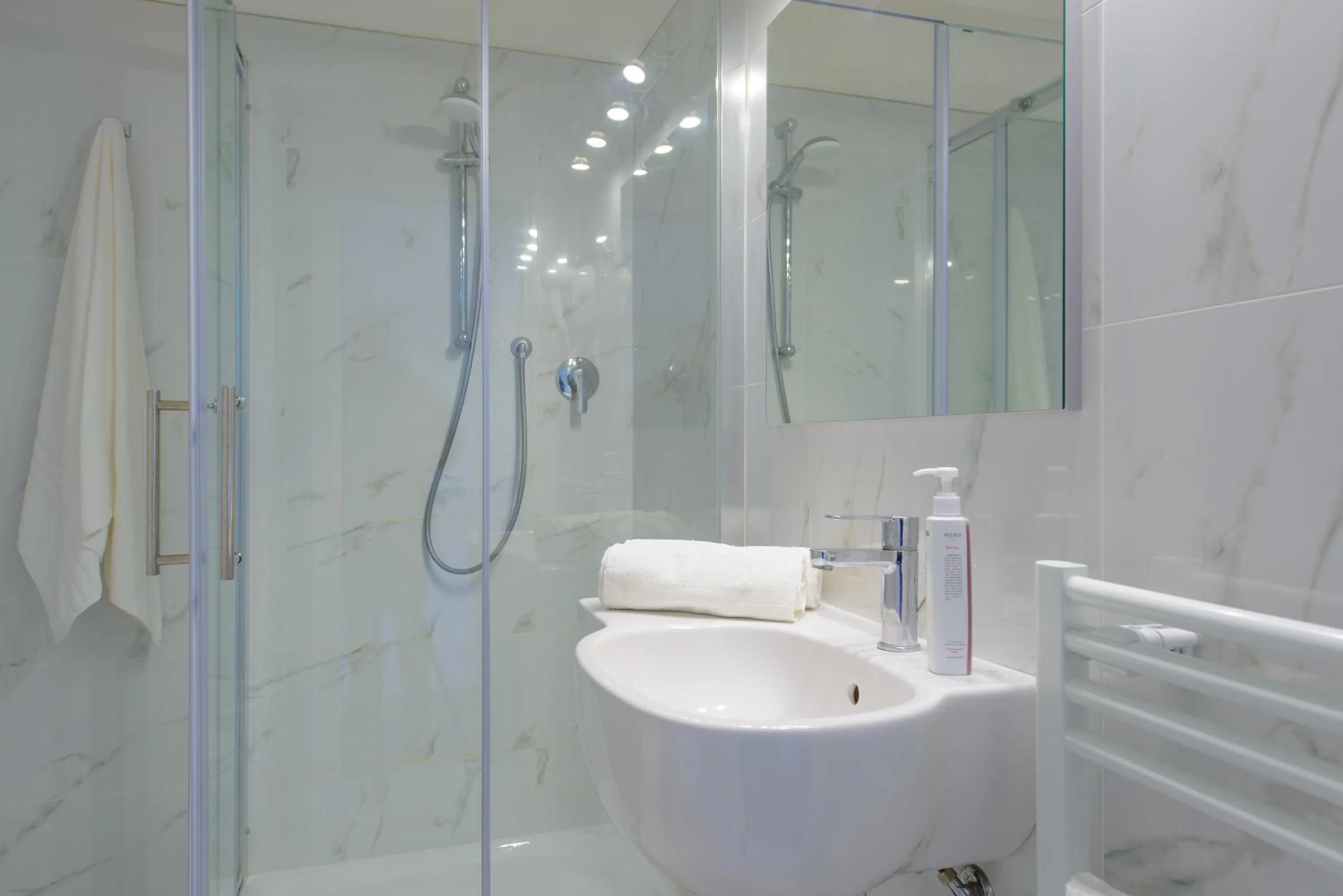 Shower in Palace Hotel Domus Mea Riccione