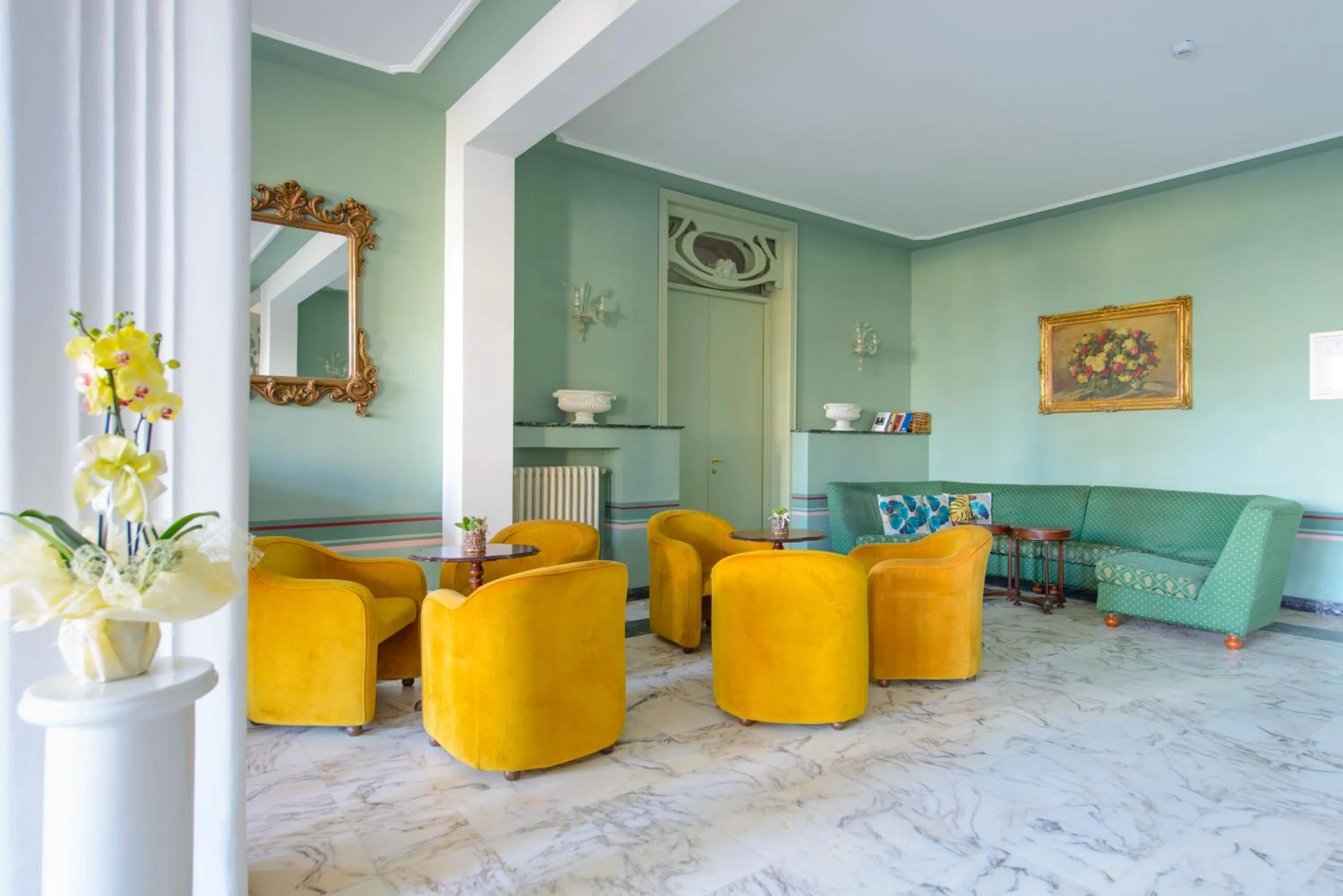 Living room in Palace Hotel Domus Mea Riccione