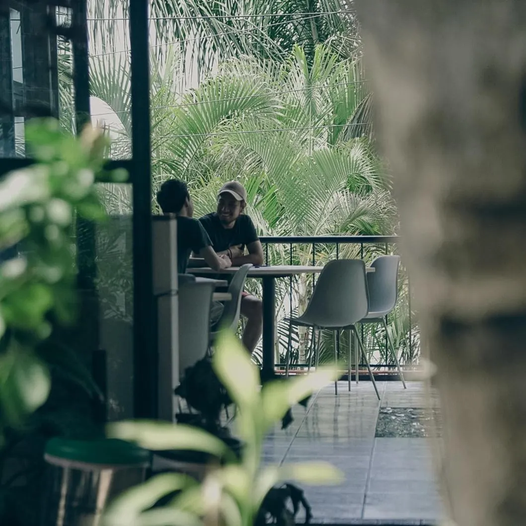 Restaurant/places to eat in Tekoa Spaces