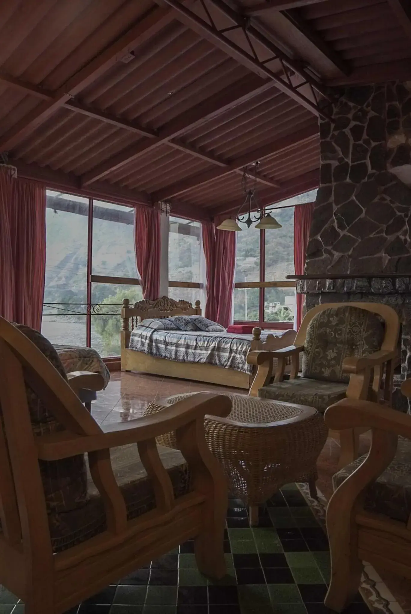 Family Room with Lake View in Tekoa Spaces Family Room with Lake View in Tekoa Spaces