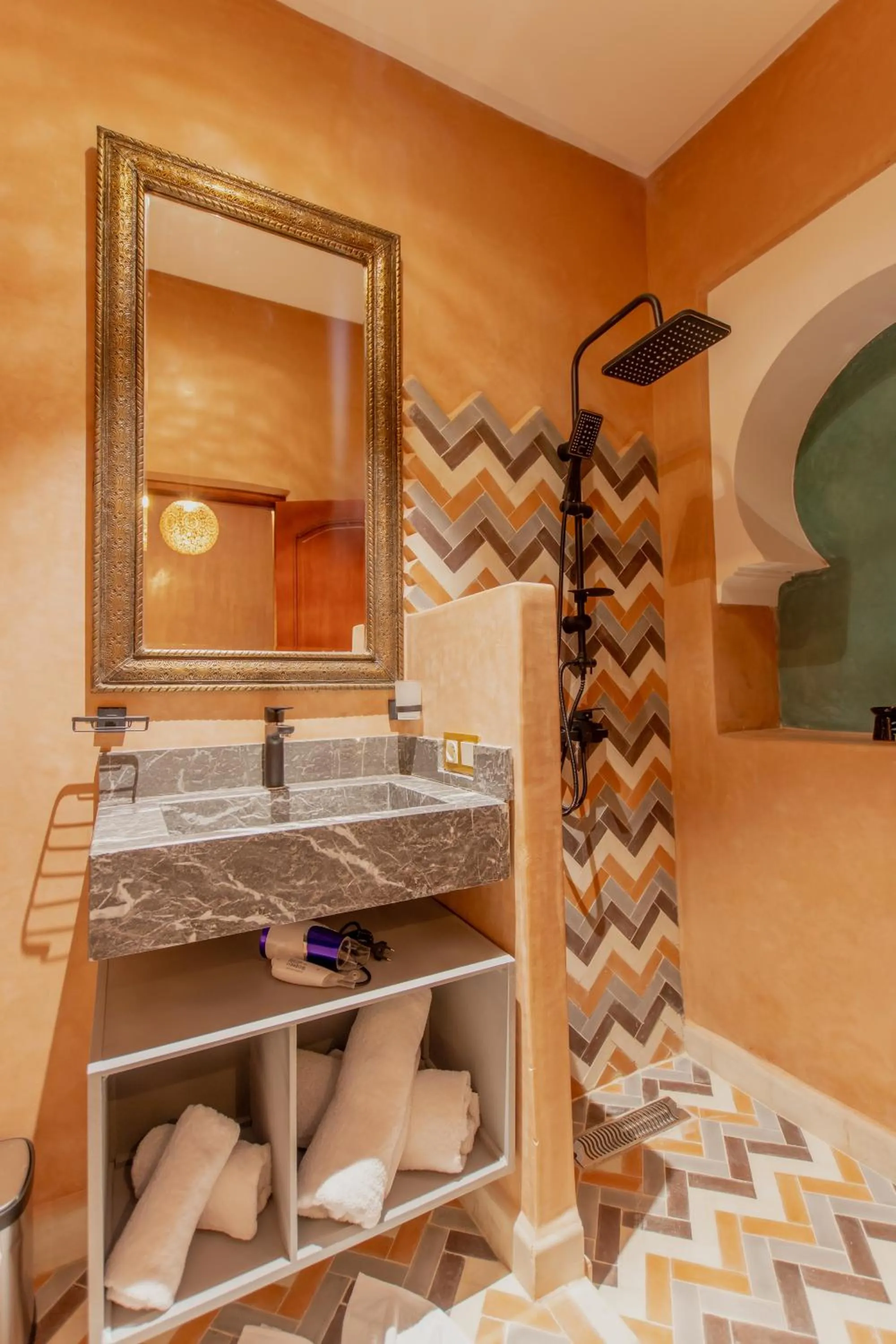 Shower in RIAD MARRAKECH DOORS