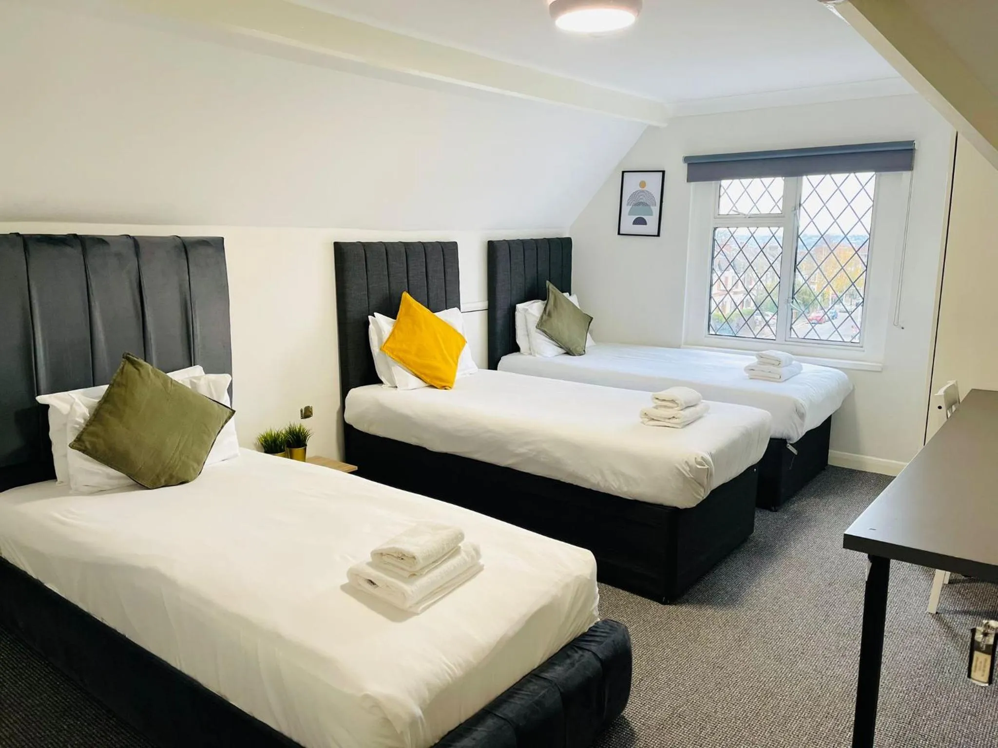 Property building, Bed in Woodford Hotel