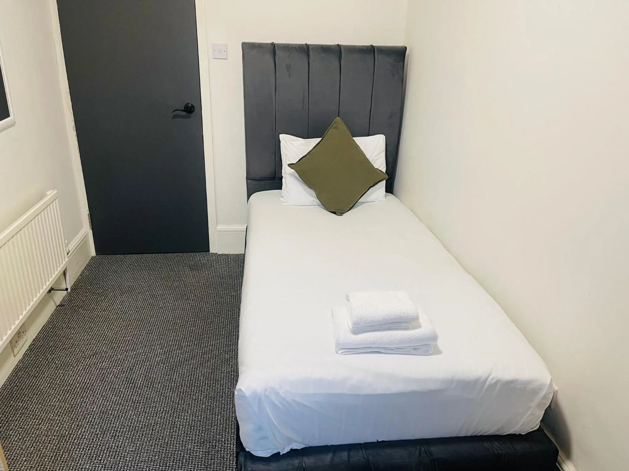 Bedroom, Bed in Woodford Hotel