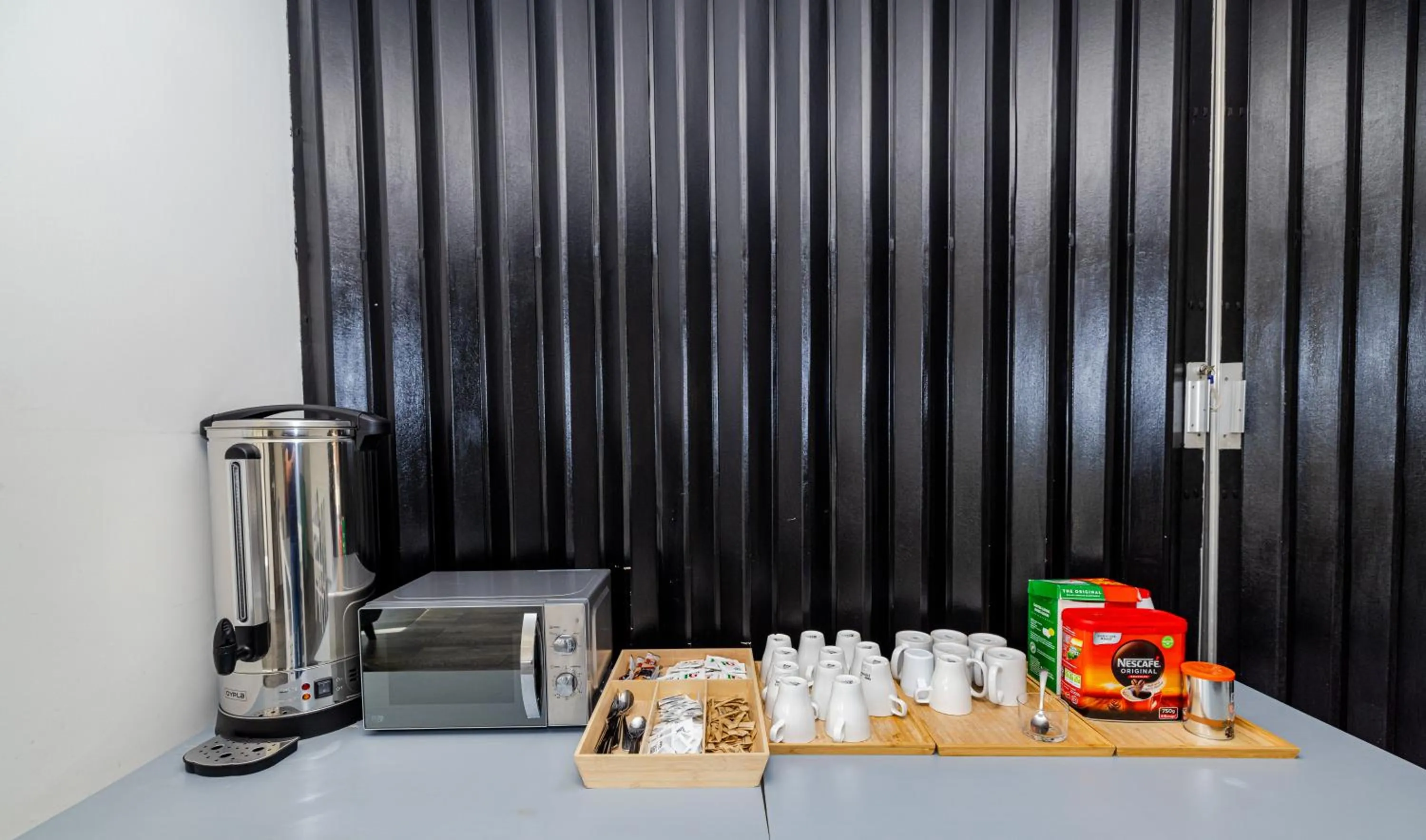 Coffee/tea facilities in Woodford Hotel