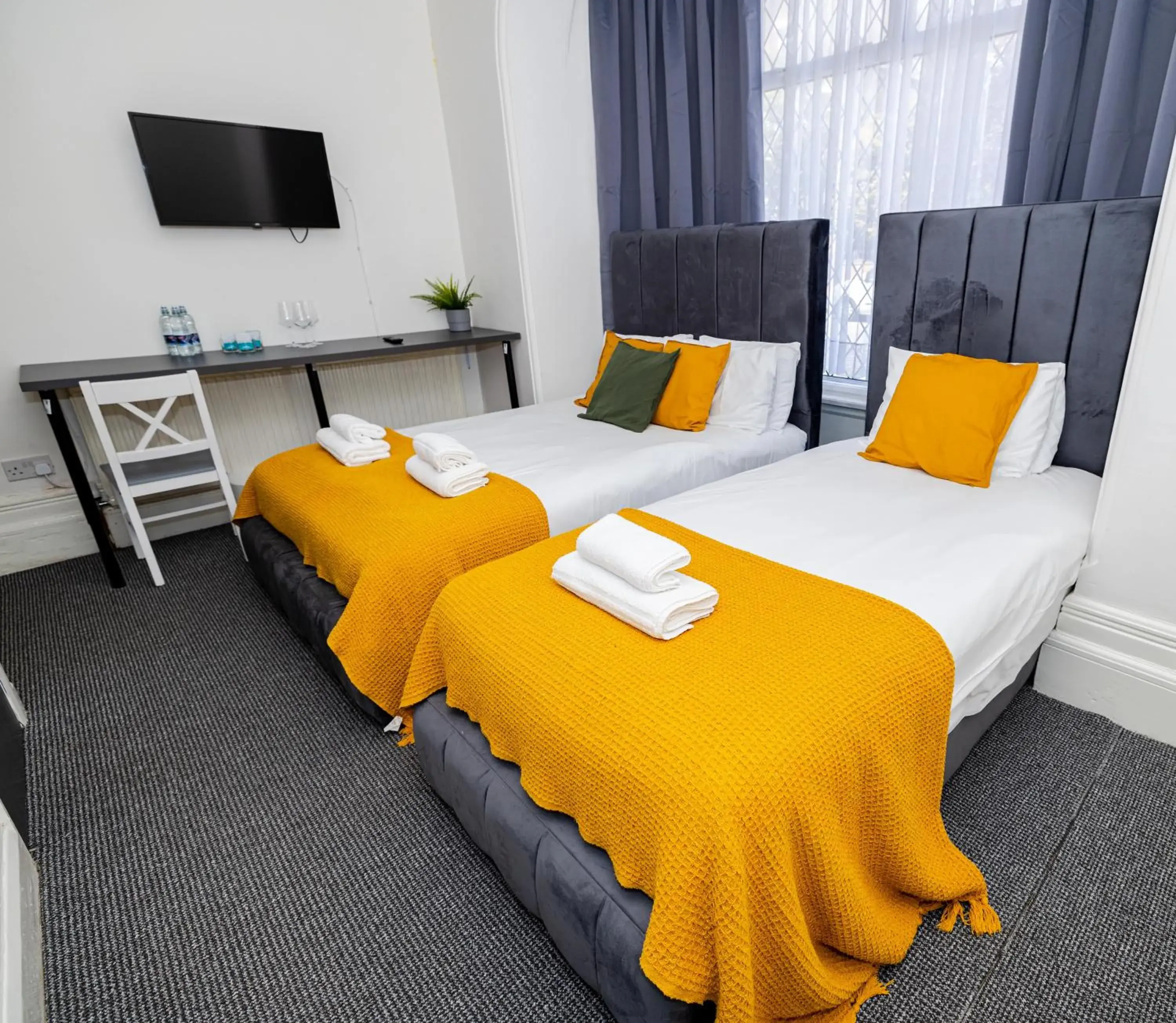 Deluxe Triple Room in Woodford Hotel Deluxe Triple Room in Woodford Hotel