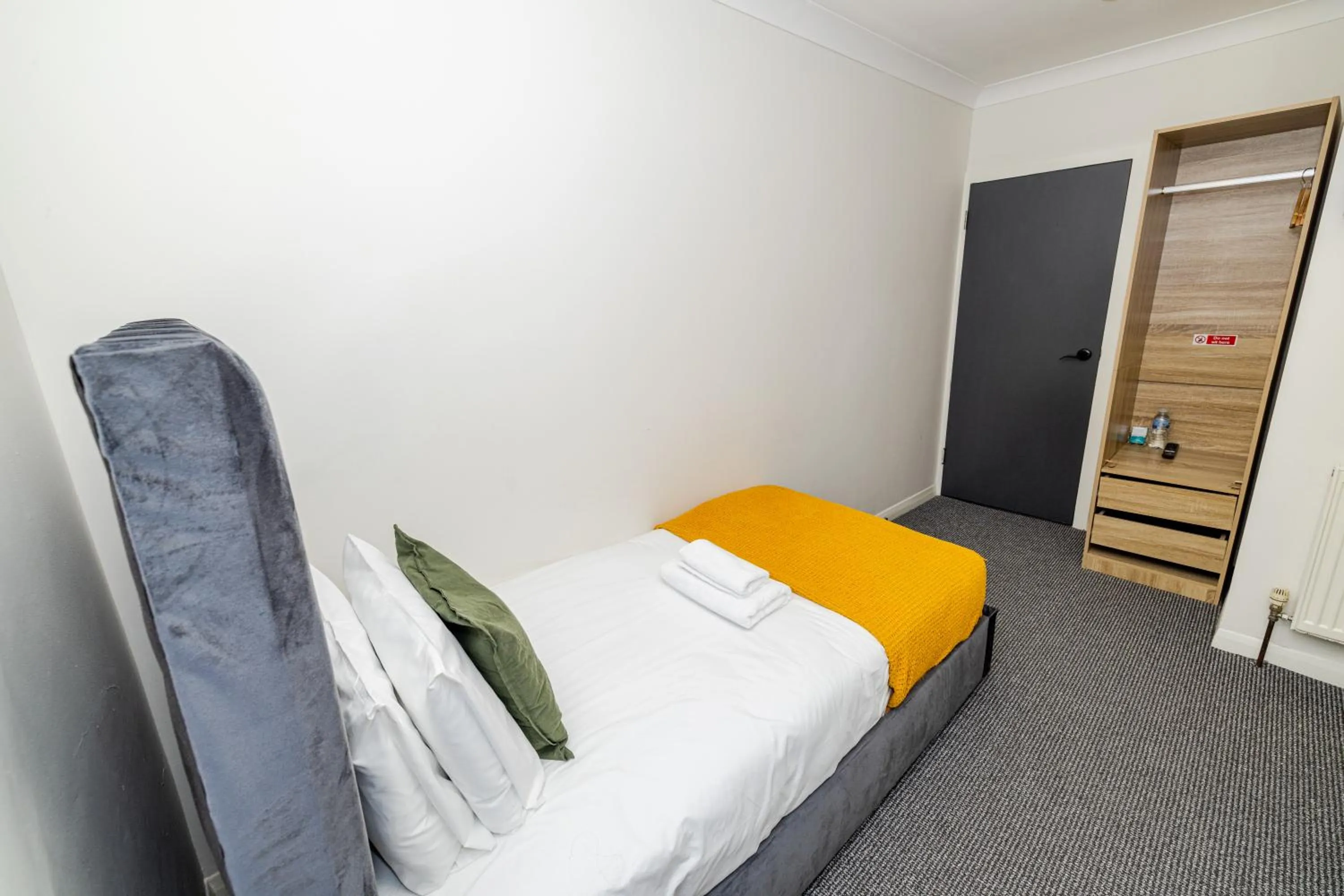 Bedroom, Bed in Woodford Hotel