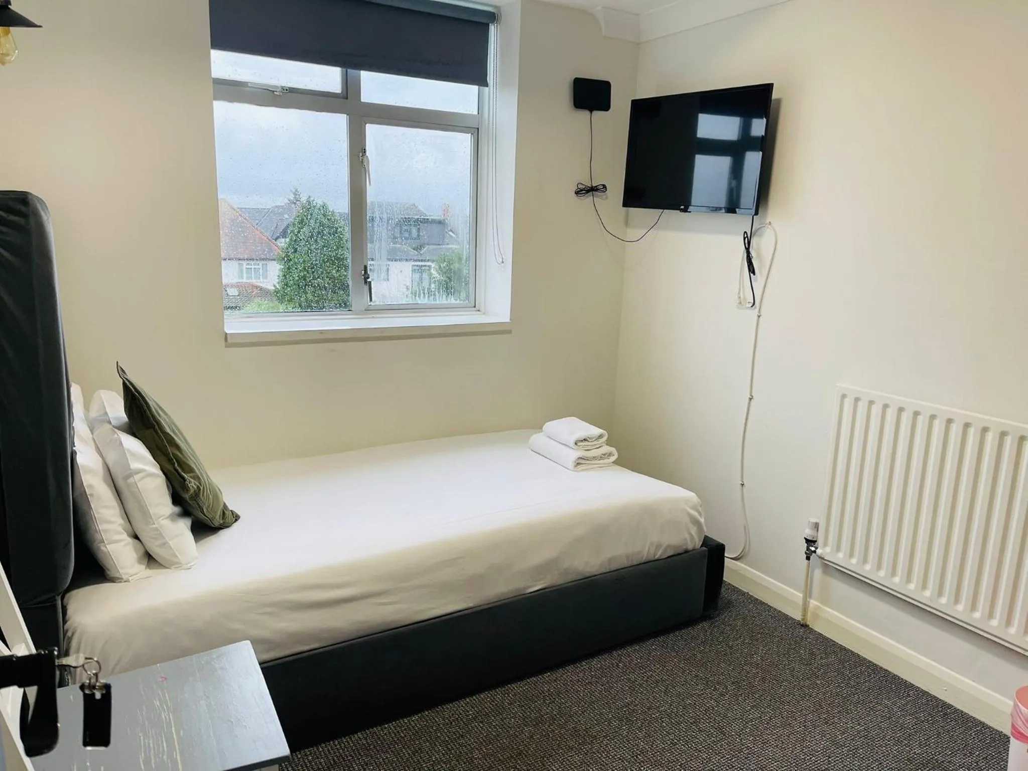 Property building, Bed in Woodford Hotel