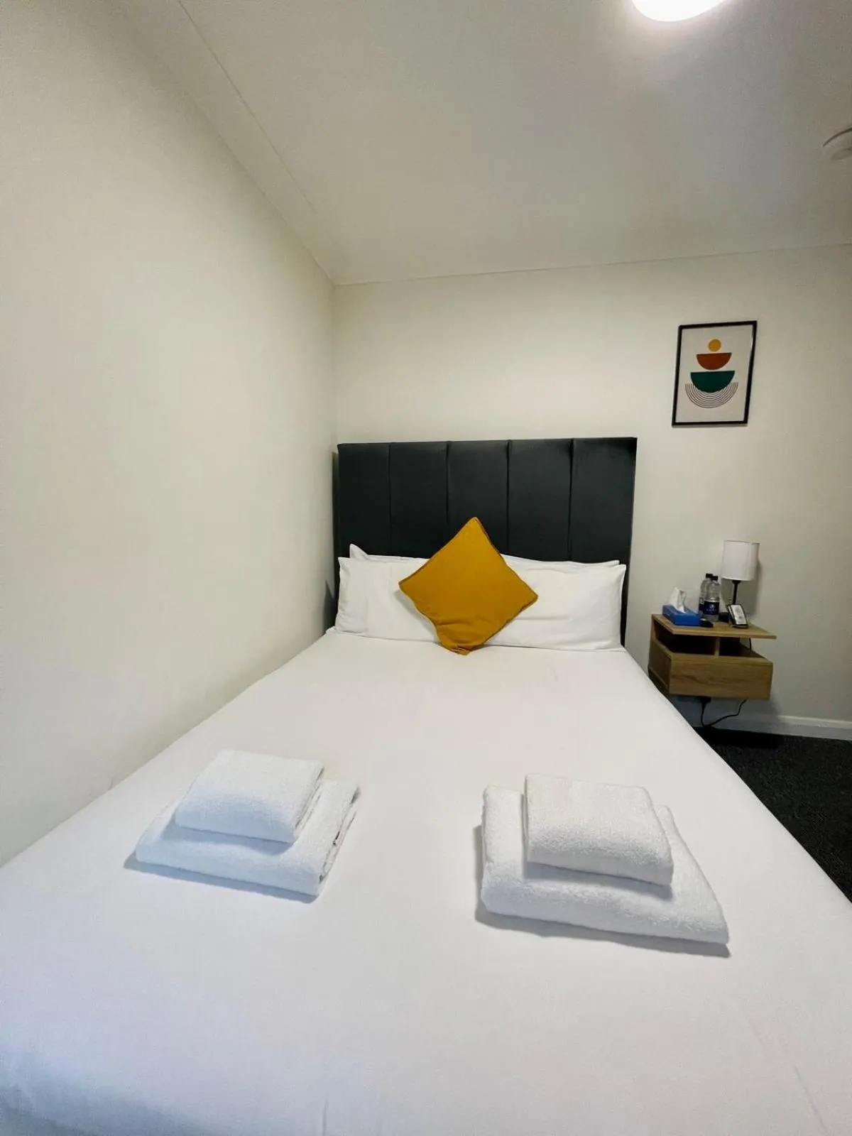 Property building, Bed in Woodford Hotel