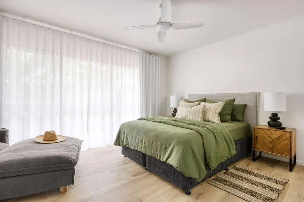 Bed in Stylish Retreat, Little Cove