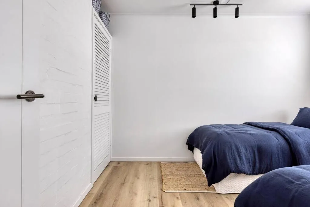 Bedroom, Bed in Stylish Retreat, Little Cove