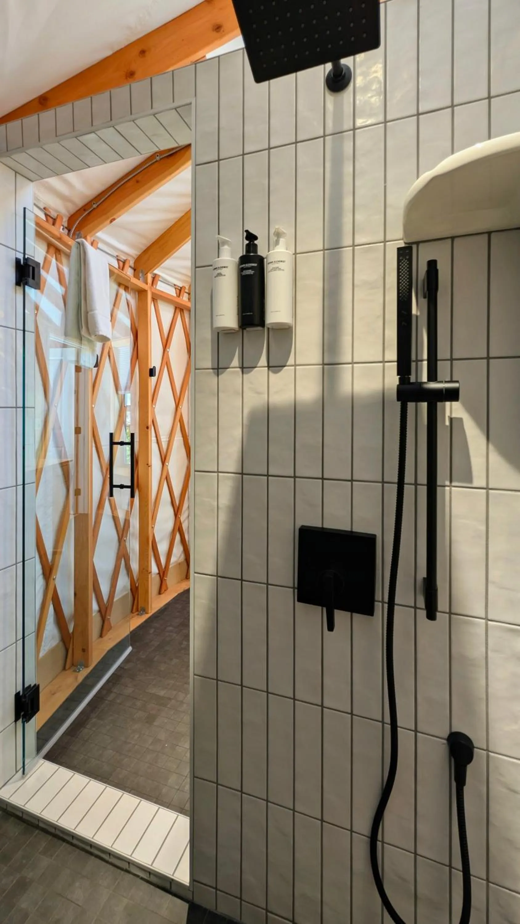 Desolation Hotel Hope Valley