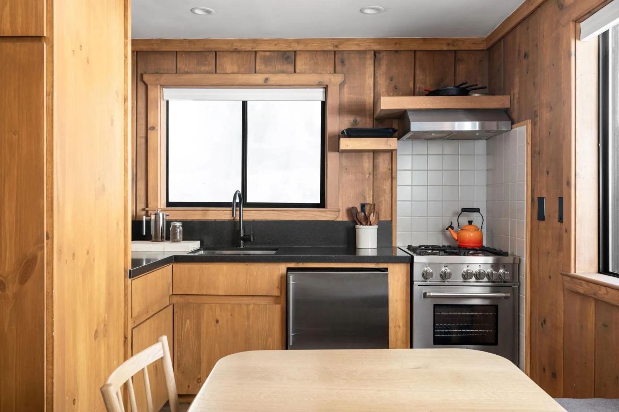 Kitchen or kitchenette in Desolation Hotel Hope Valley