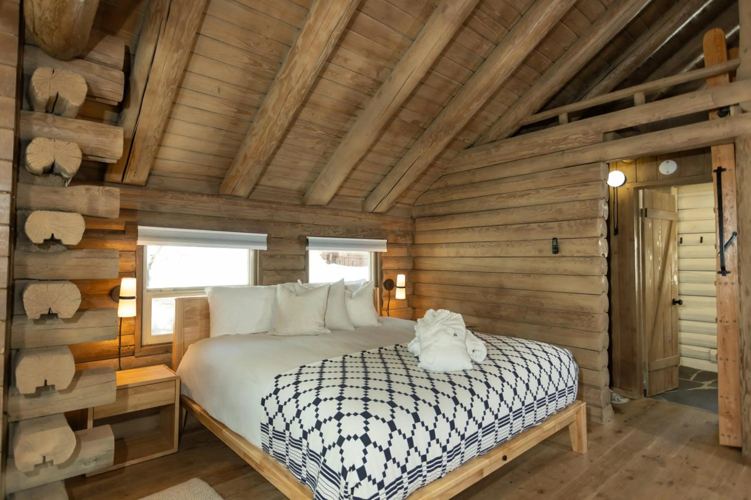 Bed in Desolation Hotel Hope Valley