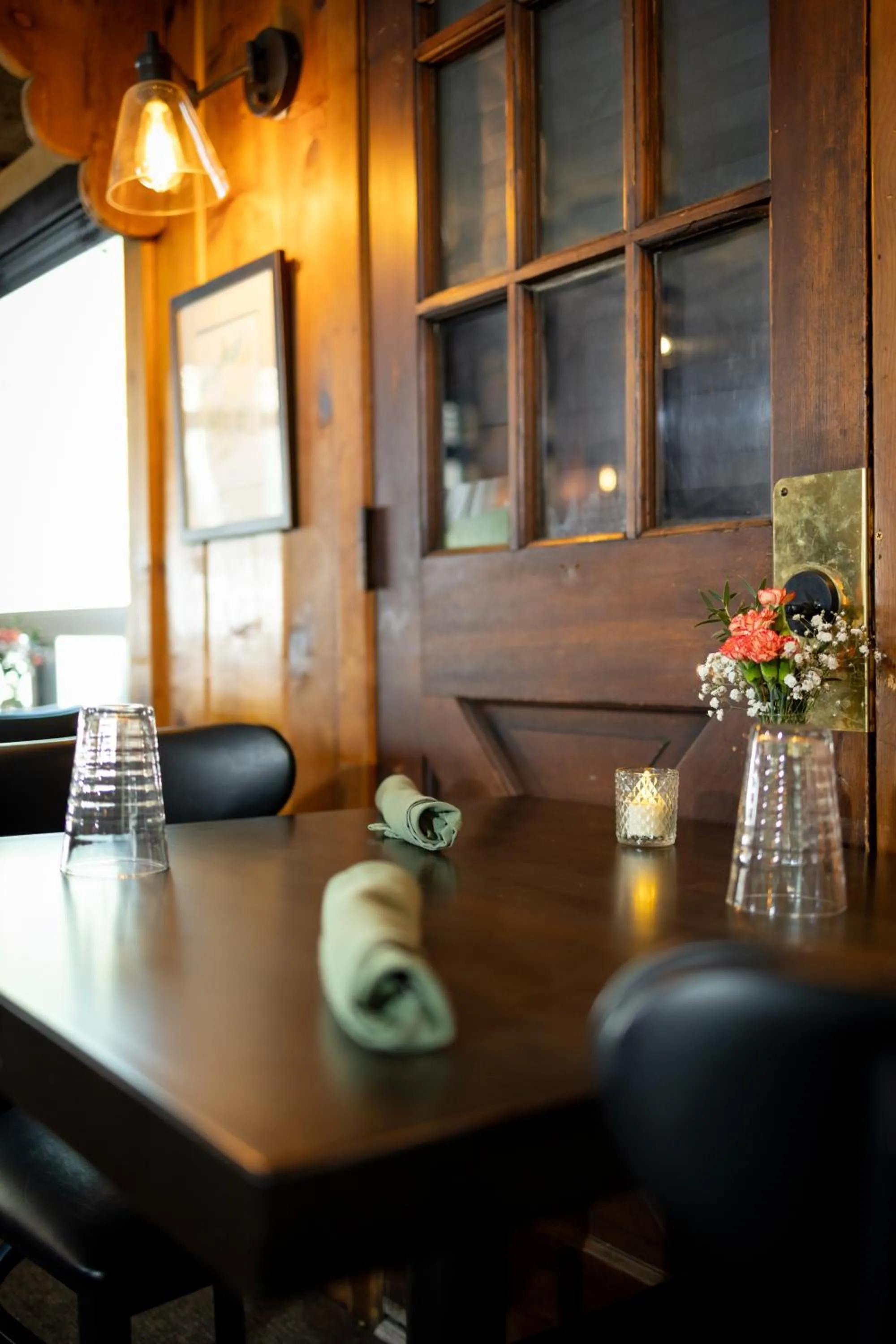 Restaurant/places to eat in Desolation Hotel Hope Valley