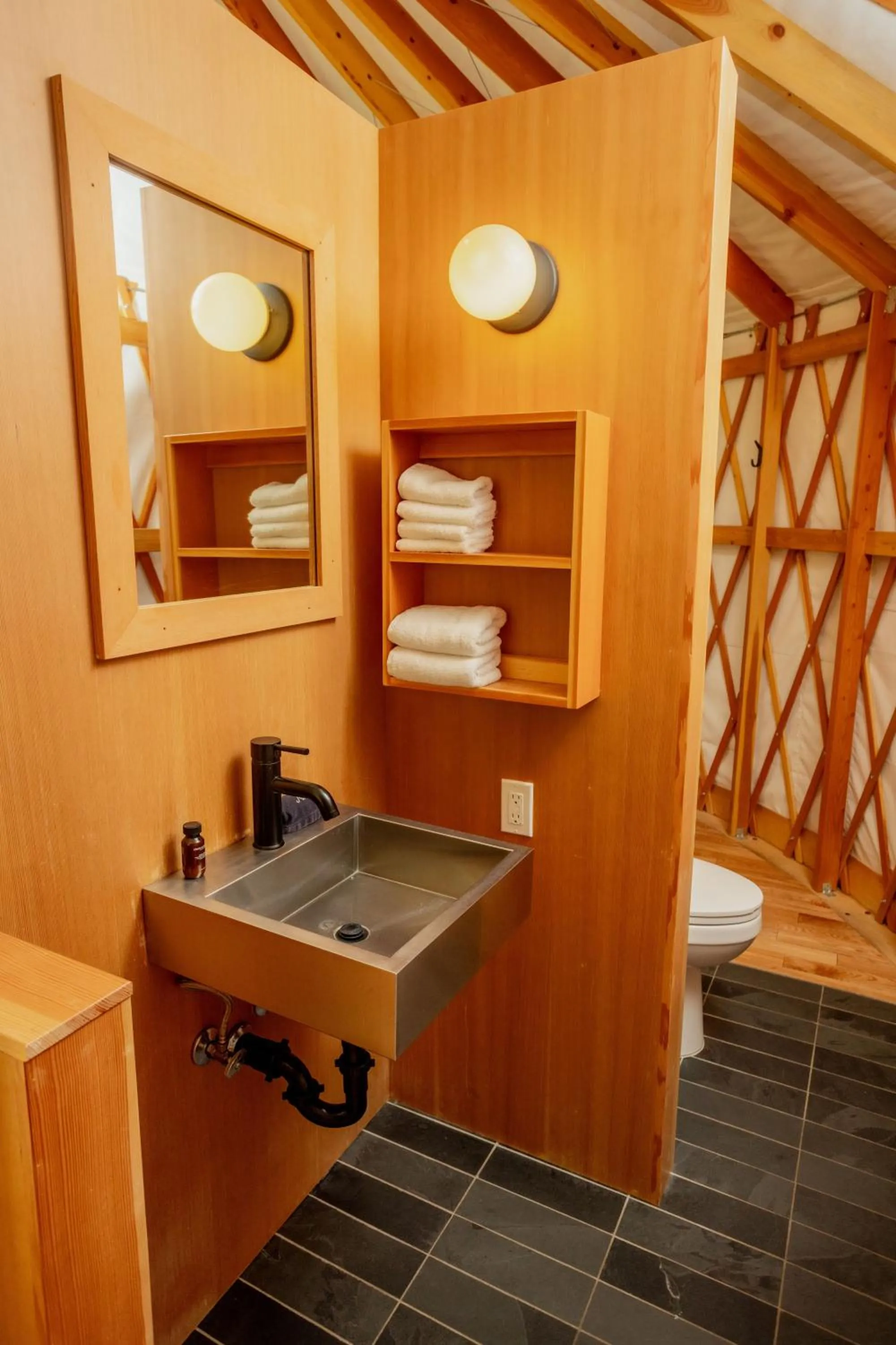 Bathroom in Desolation Hotel Hope Valley