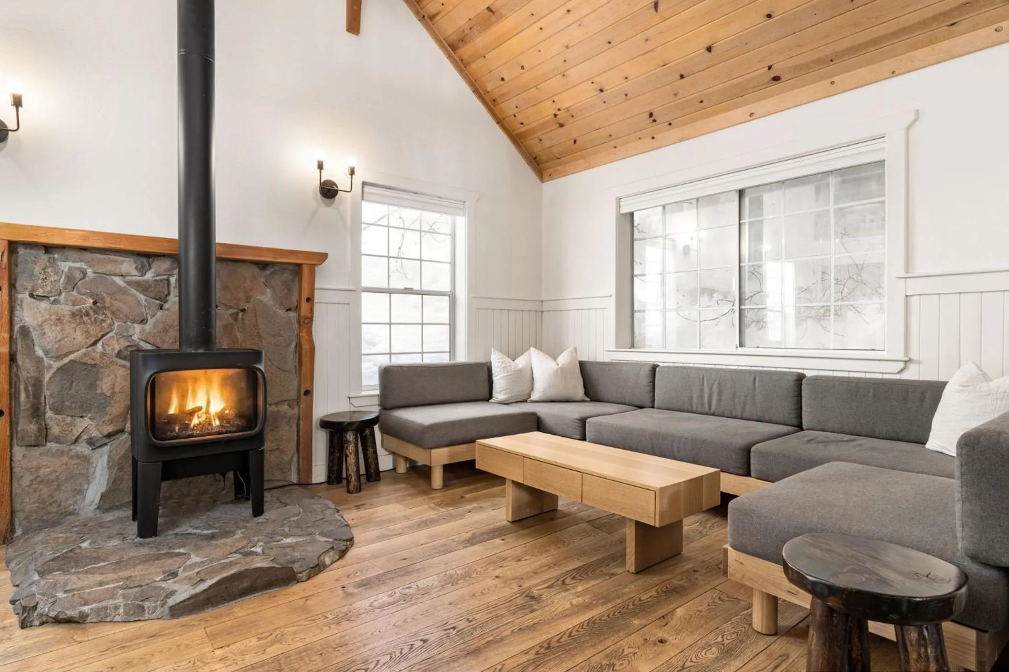 Living room in Desolation Hotel Hope Valley