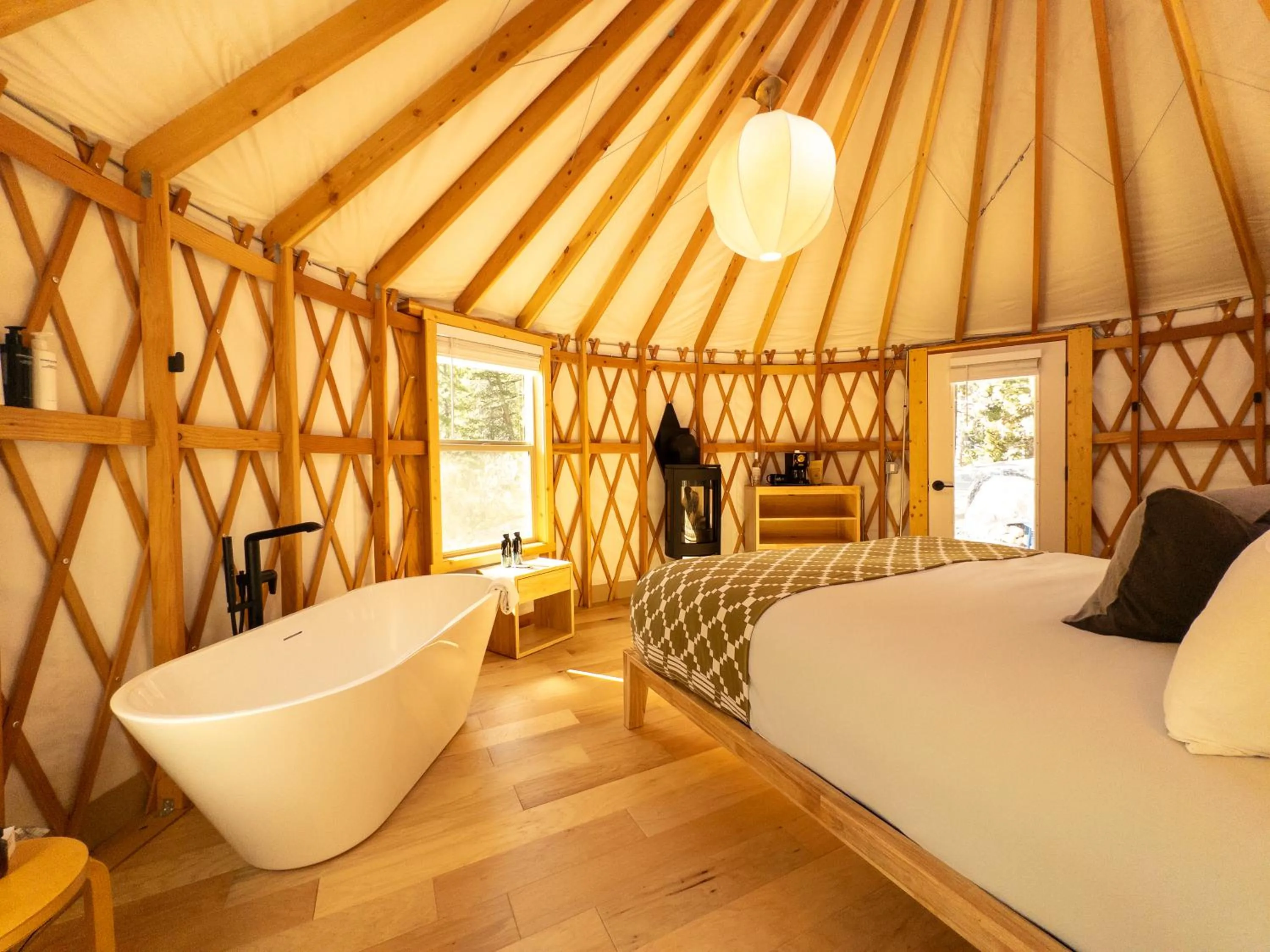 Bed in Desolation Hotel Hope Valley