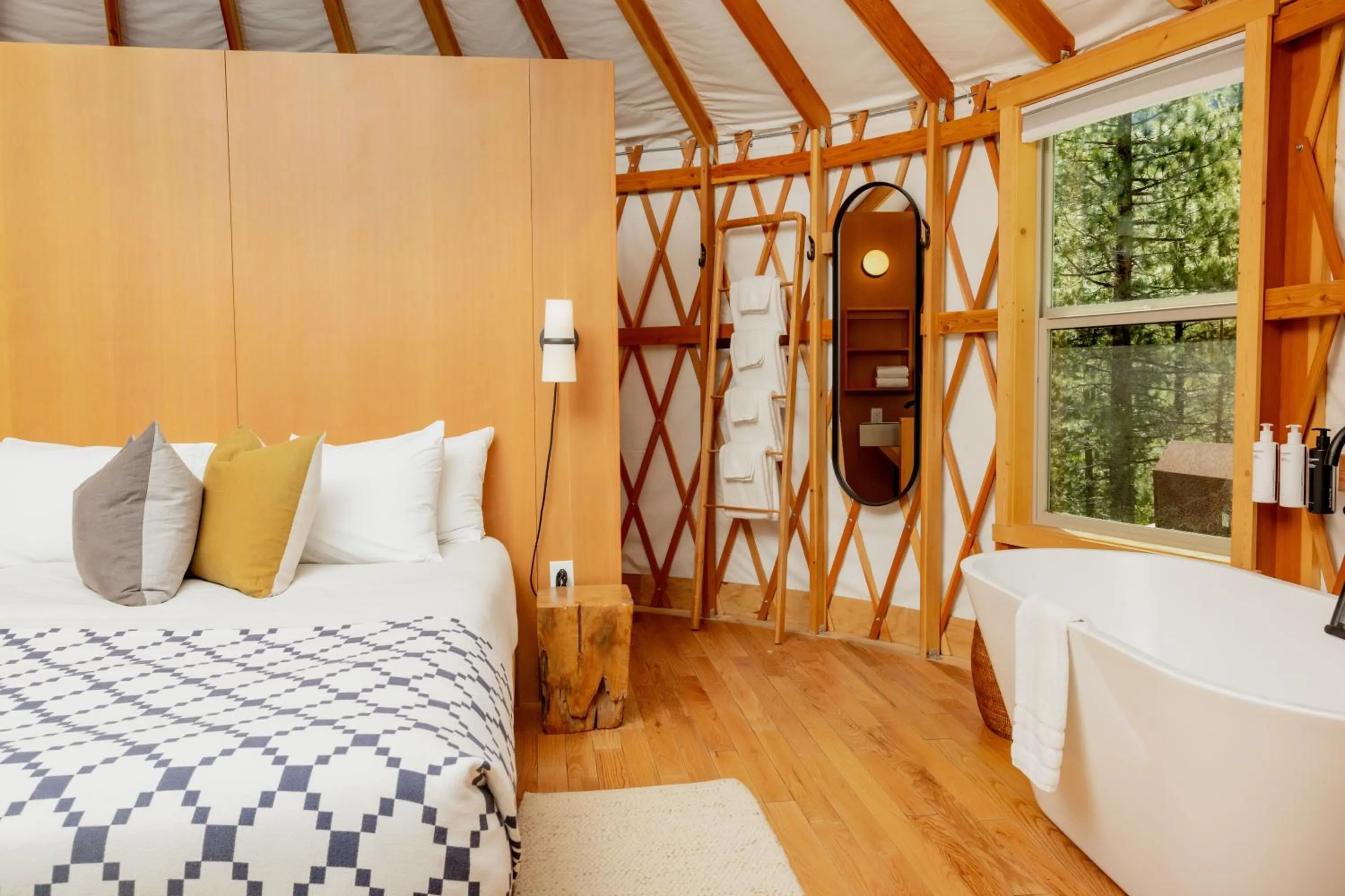 Bed in Desolation Hotel Hope Valley