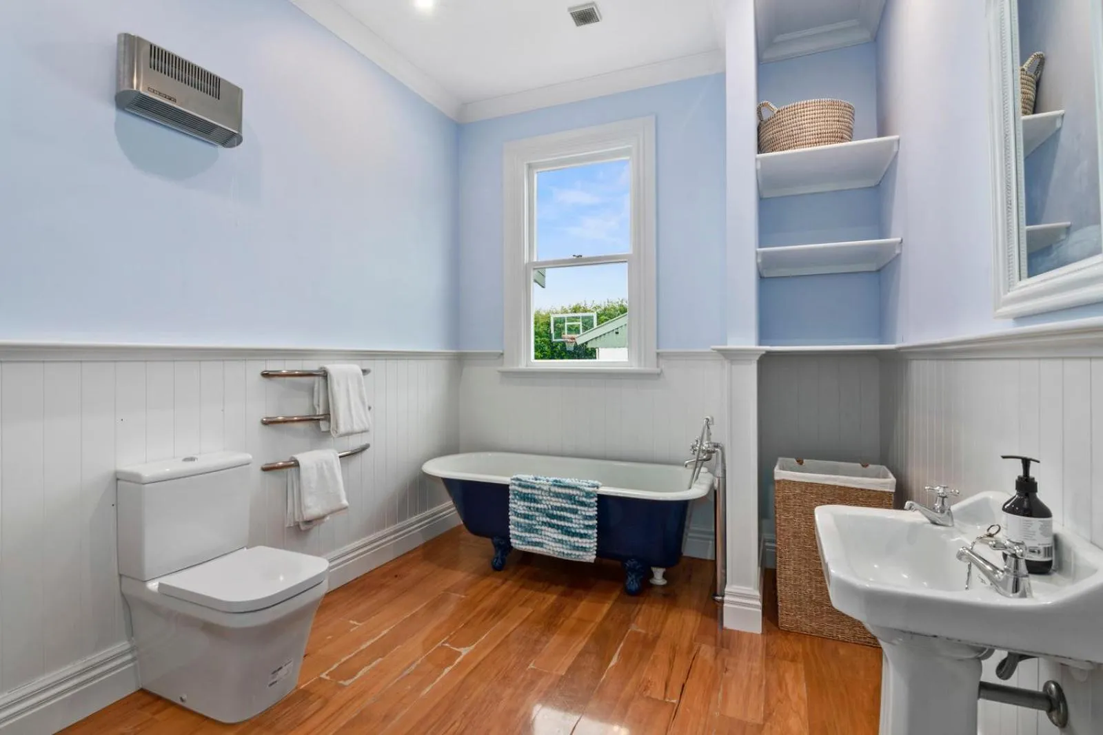 Property building in Botham's Beauty - Blenheim Holiday Home