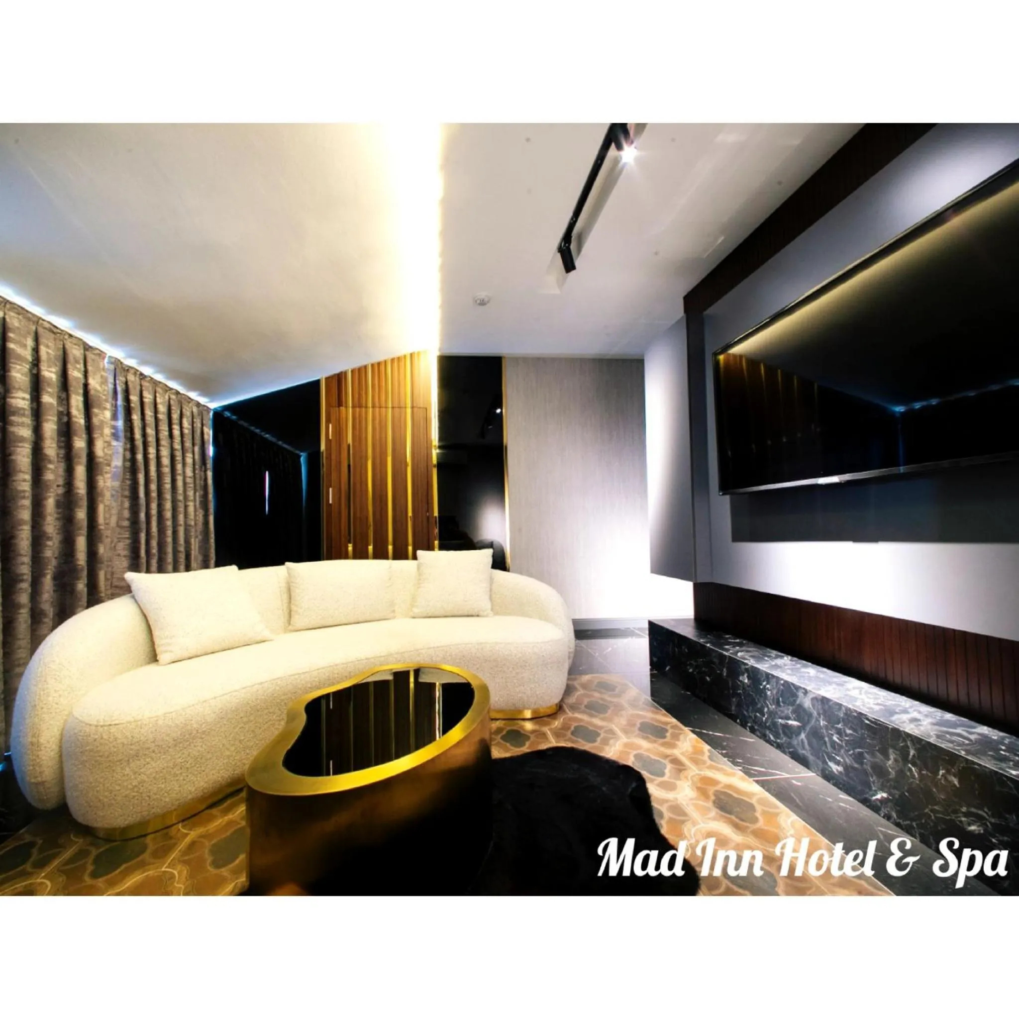 Seating area in MAD INN HOTEL & SPA