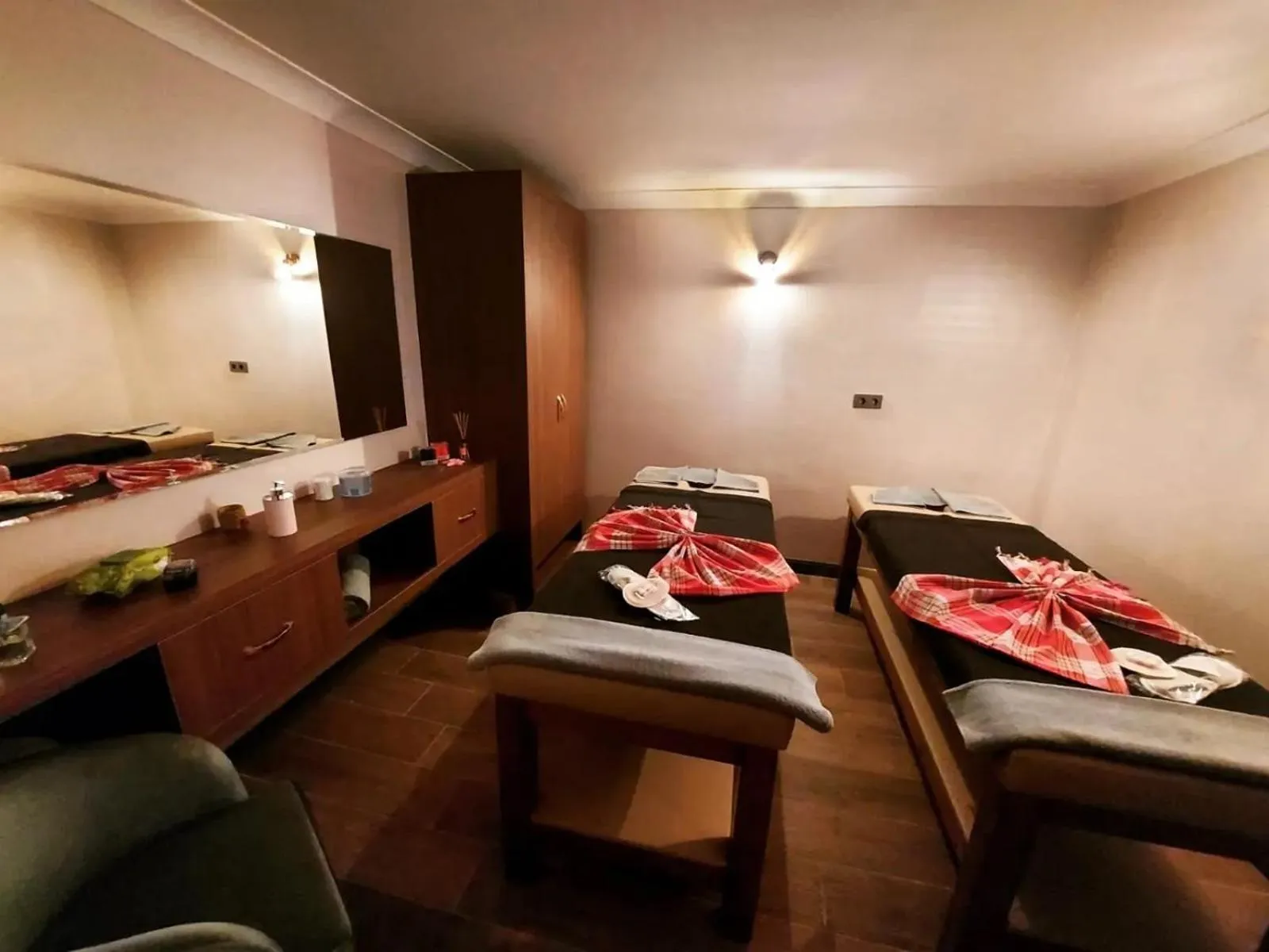 Spa and wellness centre/facilities in MAD INN HOTEL & SPA