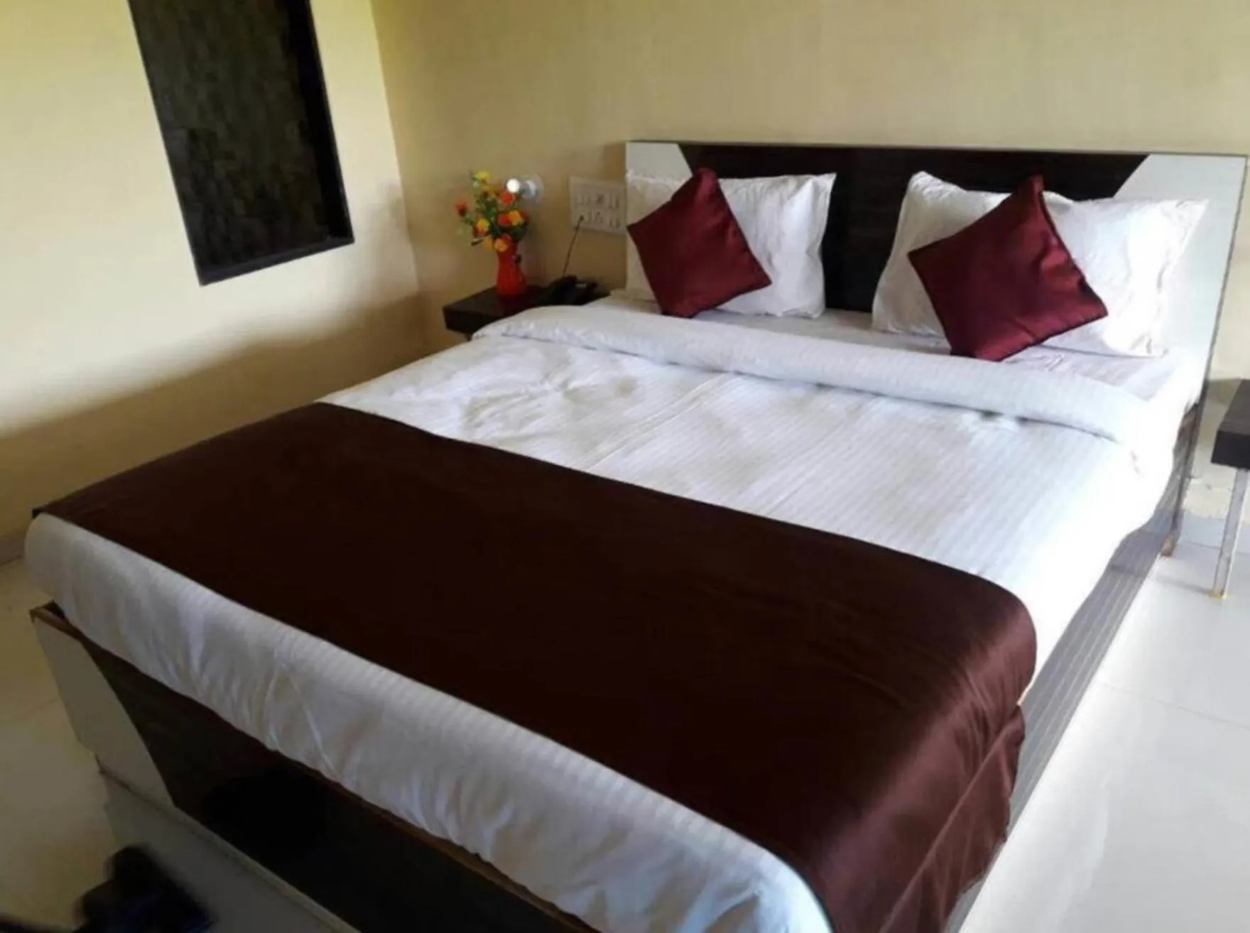 Bed in Hotel Maple Inn, Patna